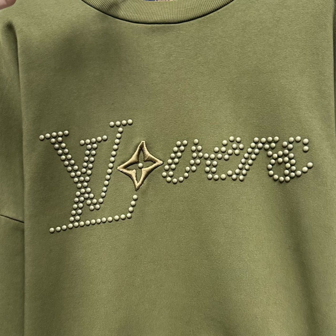 Louis Vuitton Louis Vuitton Collaboration Sweatshirt in Olive Green Size US L / EU 52-54 / 3 - 6 Thumbnail