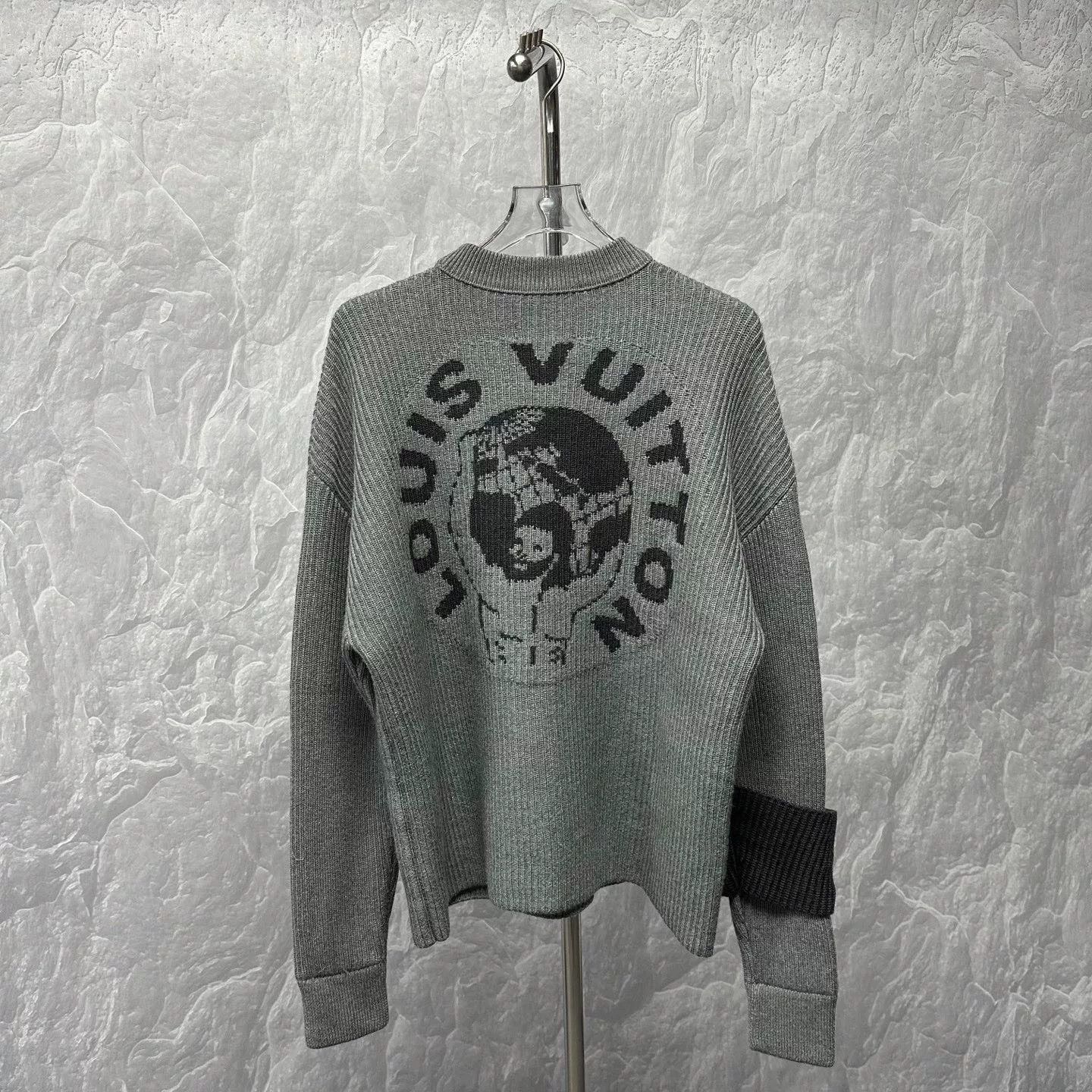 Louis Vuitton gray louis vuitton knit sweater with logo Size US S / EU 44-46 / 1 - 2 Thumbnail