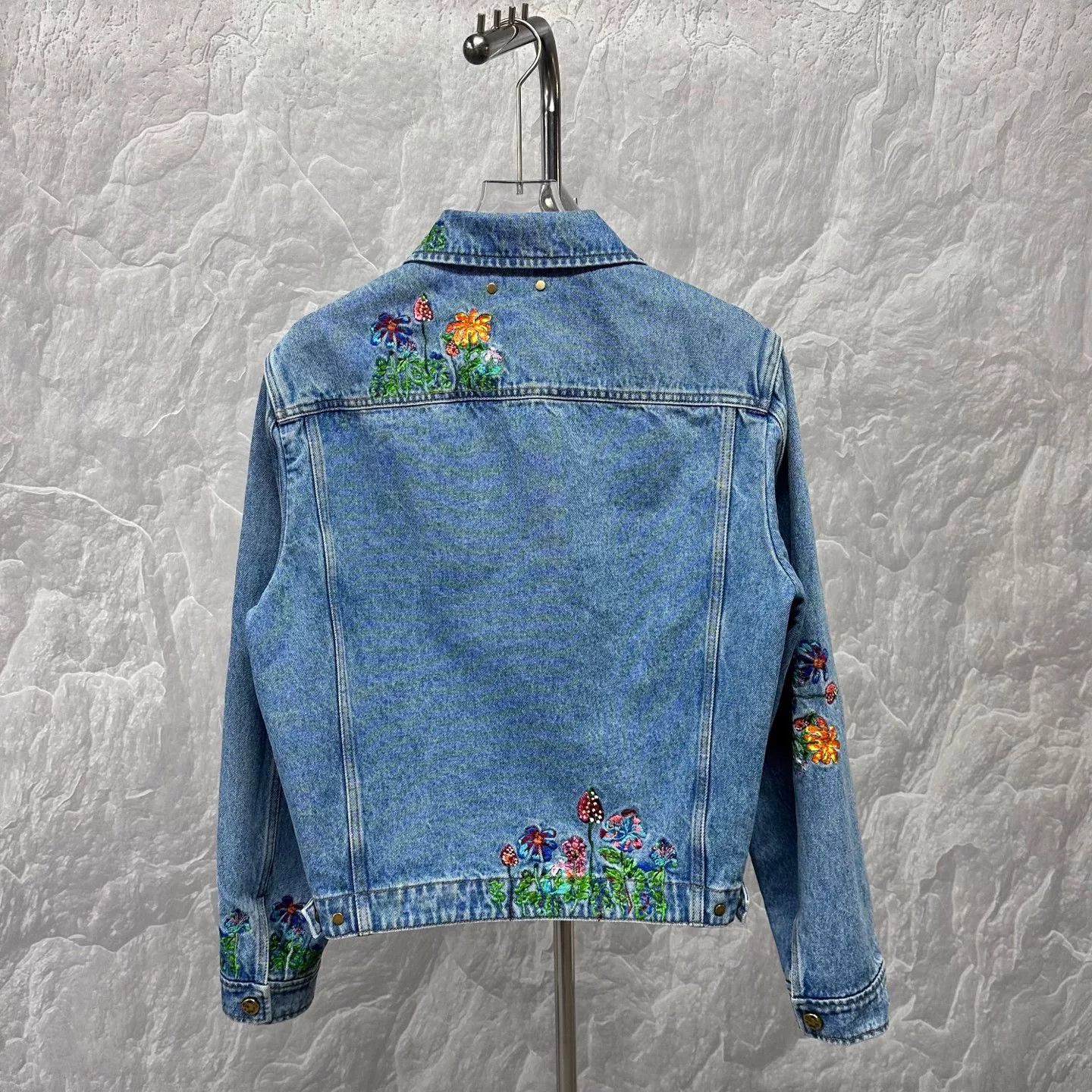 Louis Vuitton embroidered denim jacket from louis vuitton Size L / US 10 / IT 46 - 2 Thumbnail