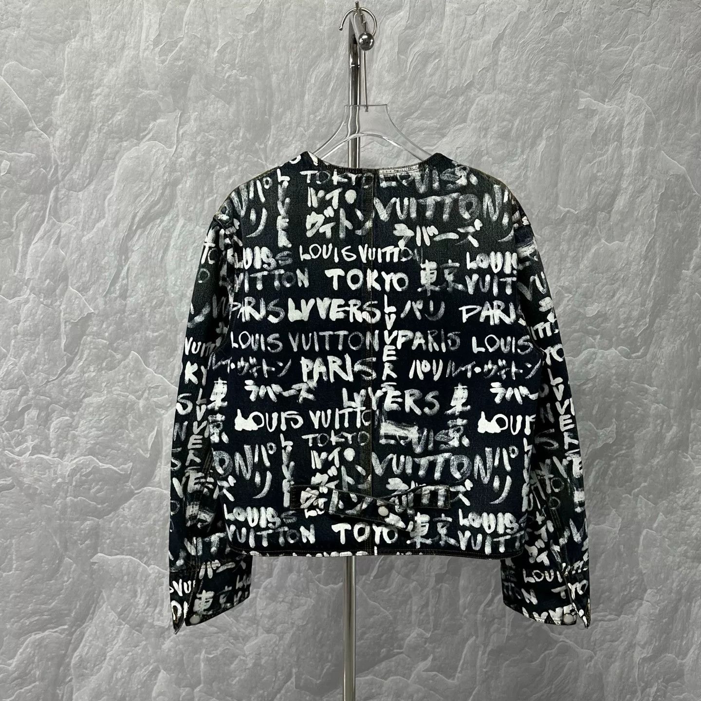 Louis Vuitton Louis Vuitton Graffiti Denim Jacket Size 52 Size US L / EU 52-54 / 3 - 4 Thumbnail