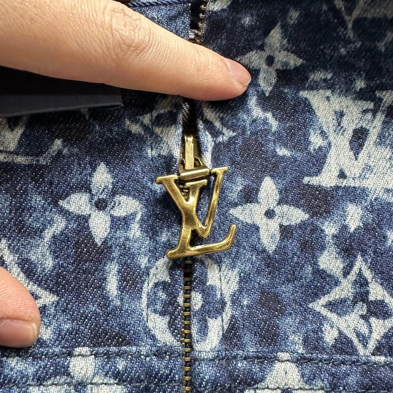 Louis Vuitton louis vuitton fw23 logo denim jacket Size US L / EU 52-54 / 3 - 6 Thumbnail