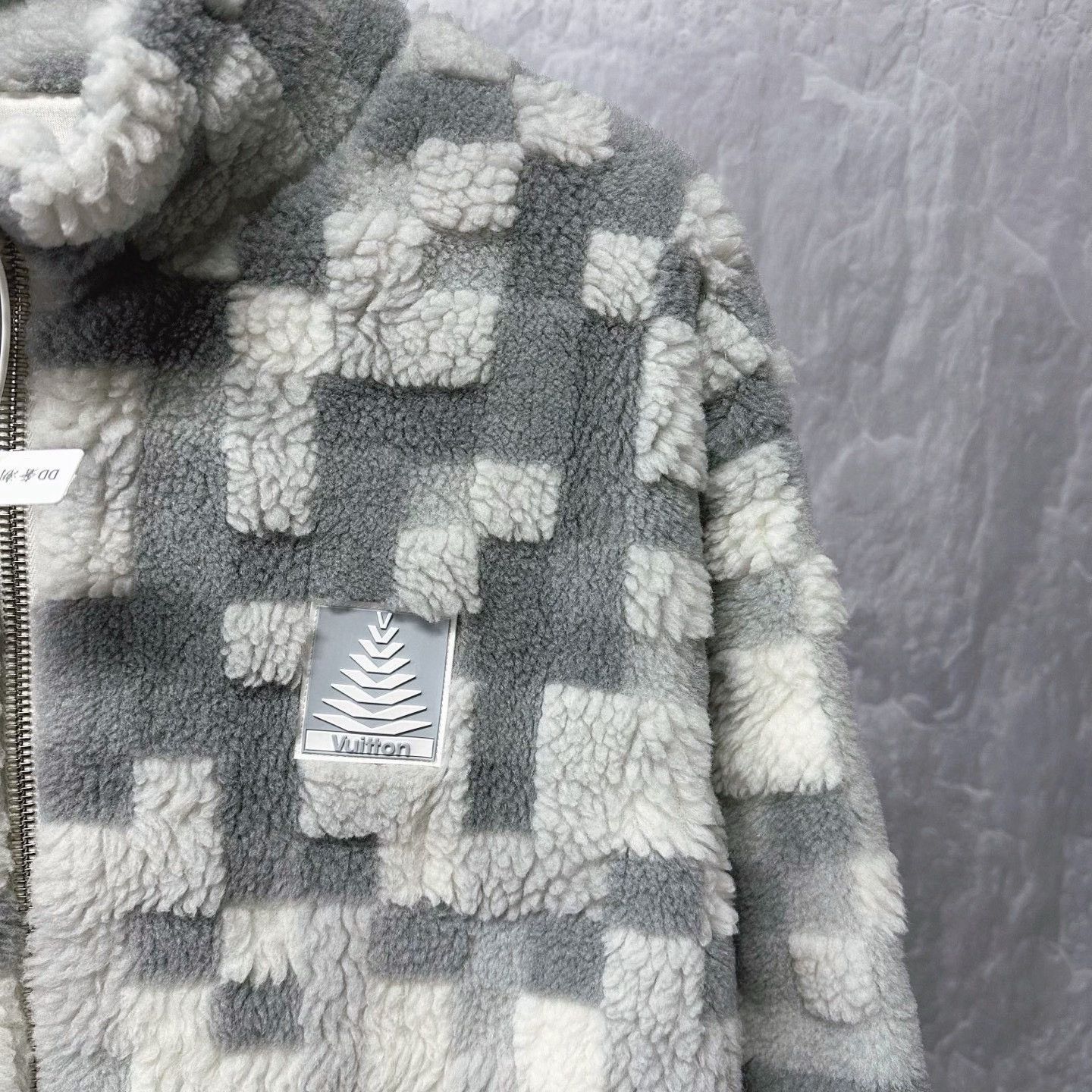 Louis Vuitton louis vuitton gray and white teddy coat Size US M / EU 48-50 / 2 - 3 Thumbnail