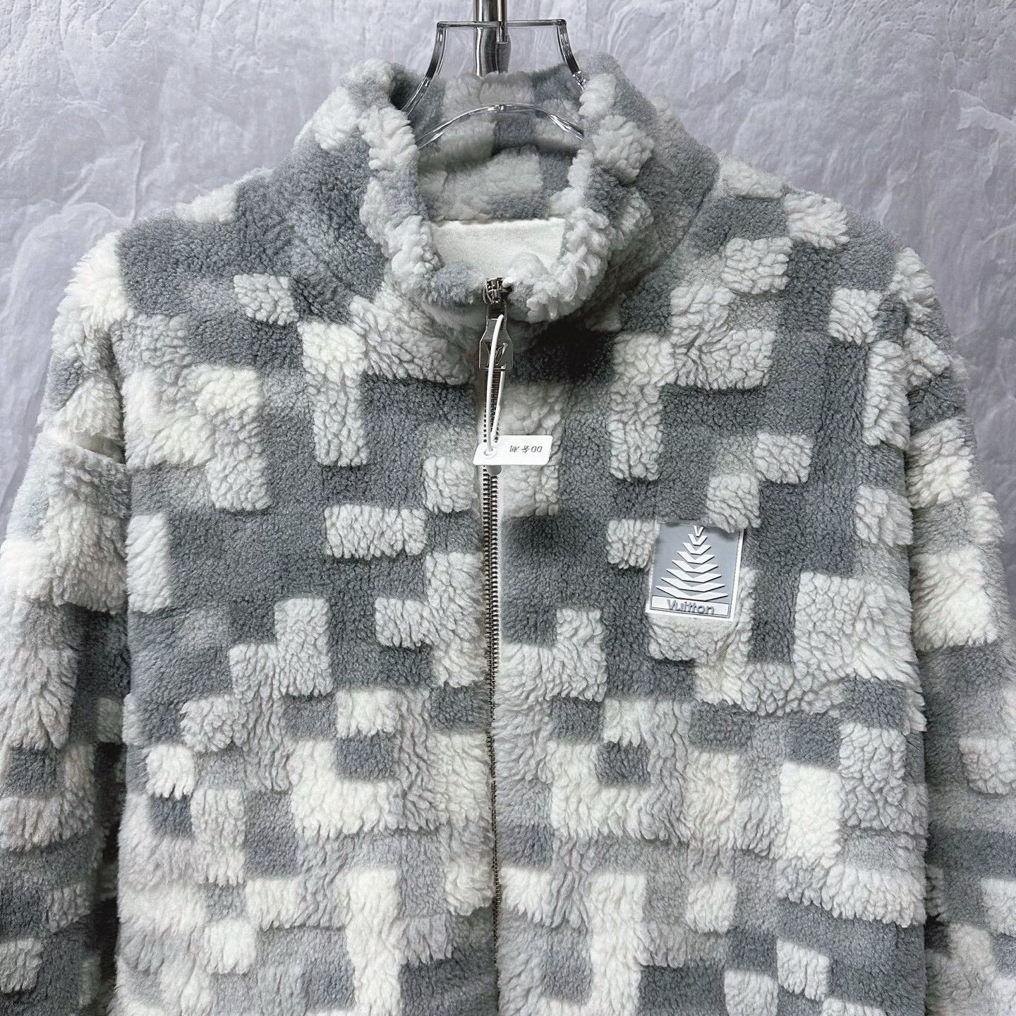 Louis Vuitton louis vuitton gray and white teddy coat Size US M / EU 48-50 / 2 - 2 Thumbnail