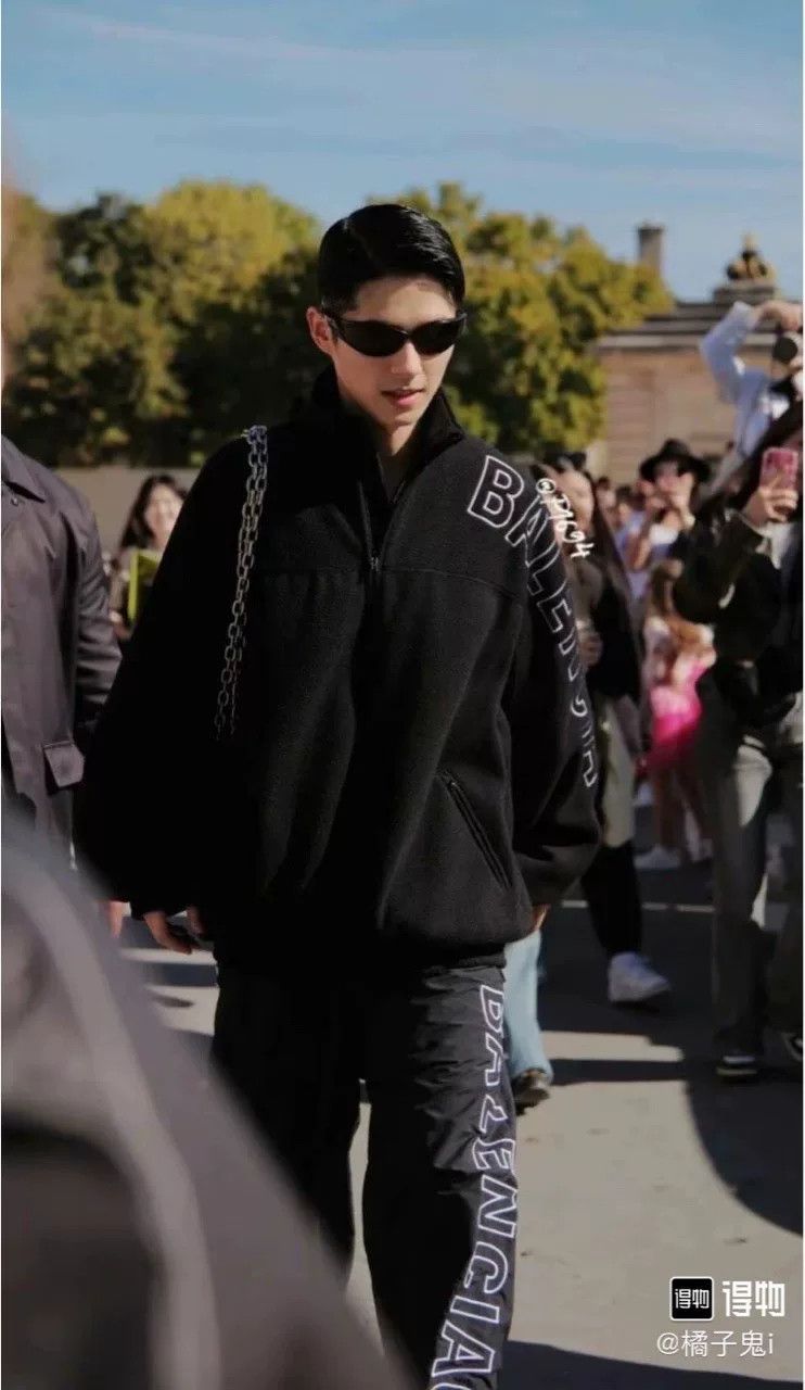 Balenciaga balenciaga logo embroidered jacket in black Size US M / EU 48-50 / 2 - 7 Thumbnail