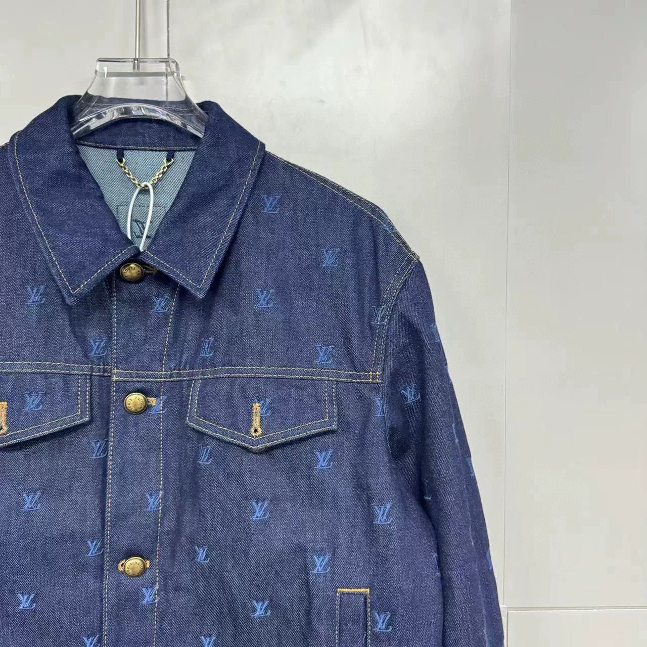 Louis Vuitton louis vuitton embroidered logo denim jacket Size US M / EU 48-50 / 2 - 3 Thumbnail