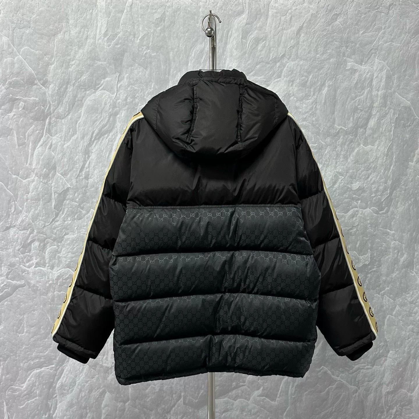 Gucci gucci reflective down jacket with detachable hood Size US L / EU 52-54 / 3 - 4 Thumbnail