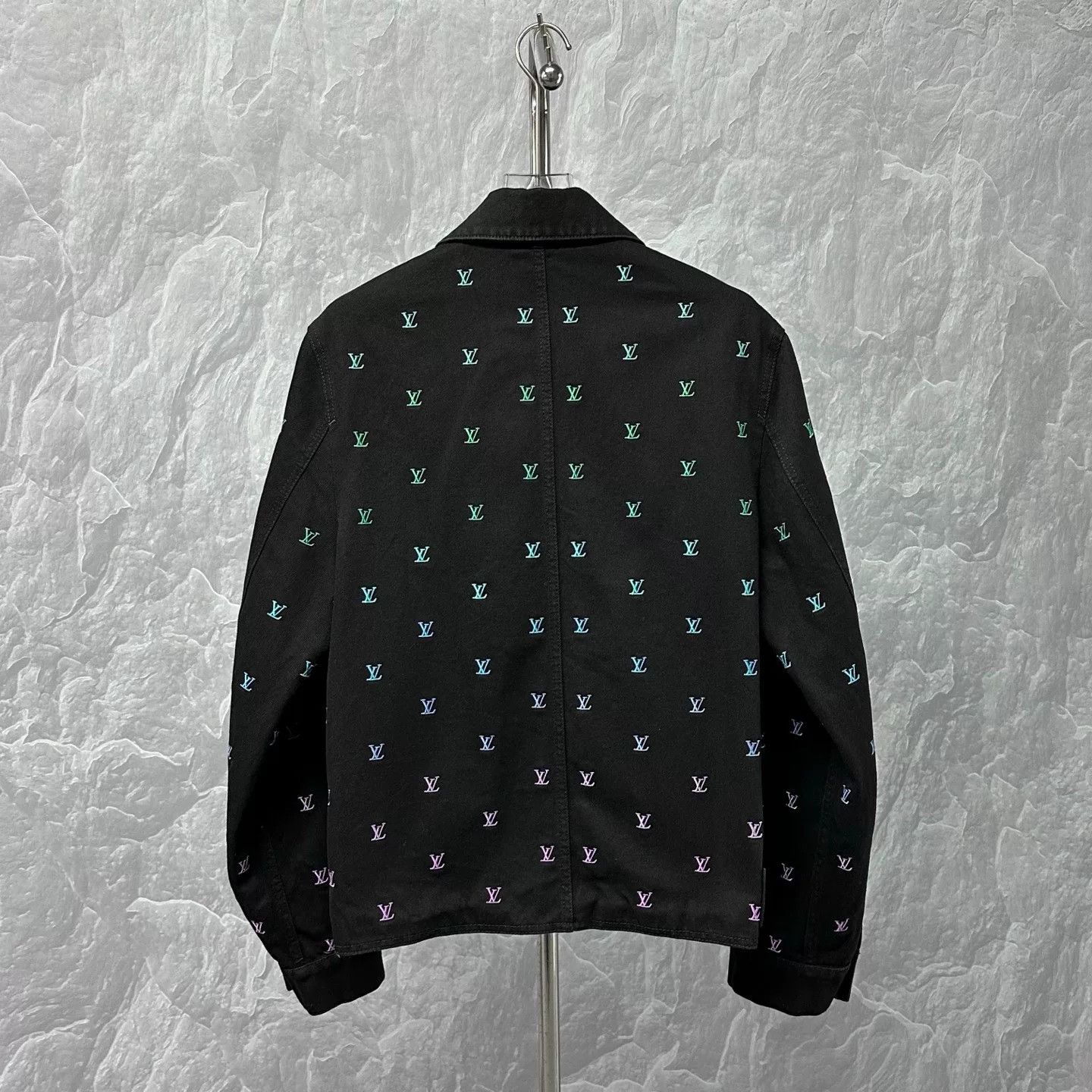 Louis Vuitton louis vuitton embroidered denim jacket for men Size US L / EU 52-54 / 3 - 2 Thumbnail