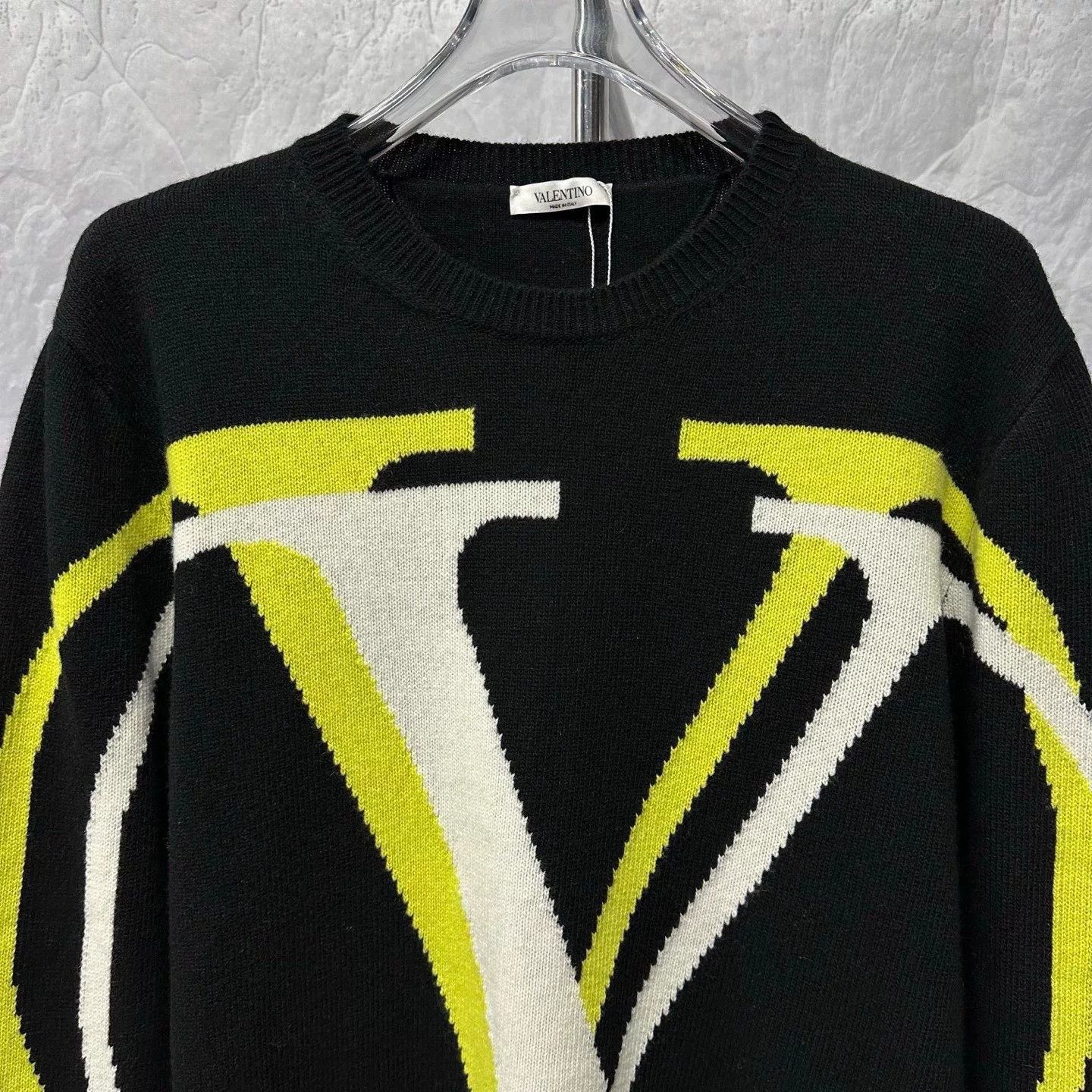 Valentino valentino logo wool sweater in black Size US XL / EU 56 / 4 - 2 Thumbnail