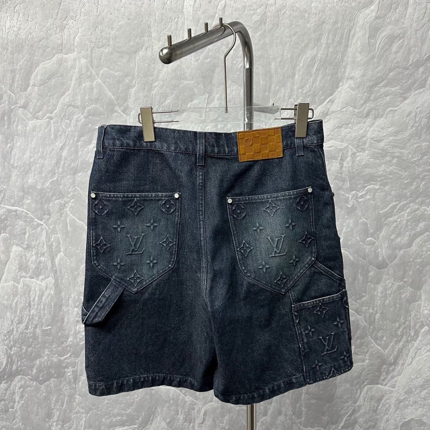 Louis Vuitton Louis Vuitton Embossed Denim Shorts Size 32 Size 32" / US 10 / IT 46 - 4 Thumbnail