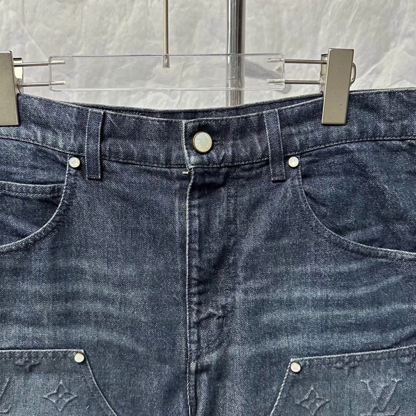 Louis Vuitton Louis Vuitton Embossed Denim Shorts Size 32 Size 32" / US 10 / IT 46 - 2 Thumbnail