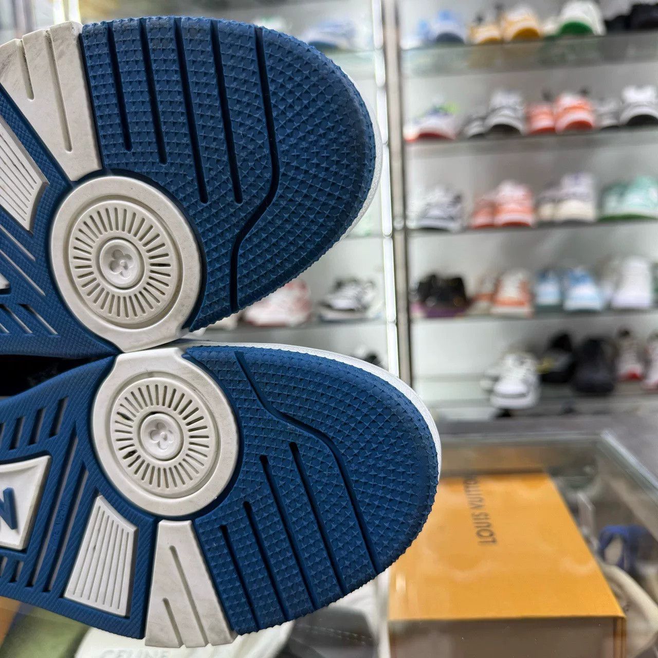 Louis Vuitton louis vuitton lv trainer blue and white sneakers Size US 10 / EU 43 - 9 Thumbnail