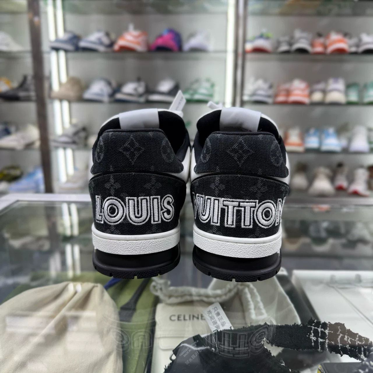 Louis Vuitton louis vuitton lv trainer black and white sneakers Size US 11 / EU 44 - 6 Thumbnail