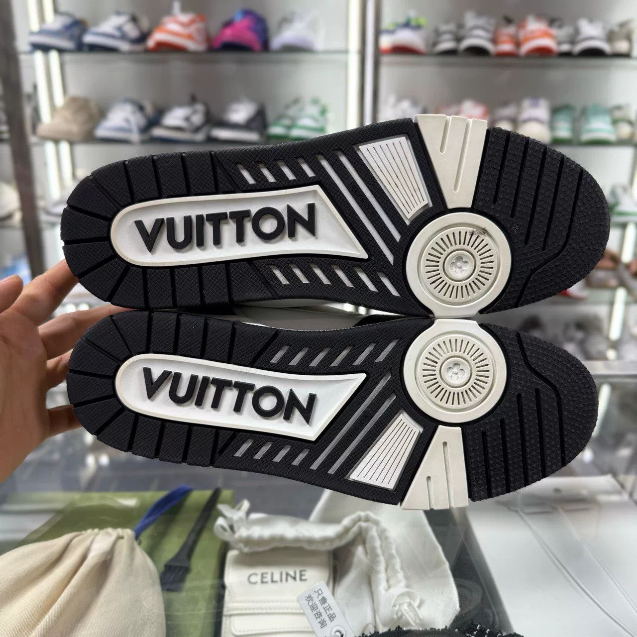 Louis Vuitton louis vuitton lv trainer black and white sneakers Size US 11 / EU 44 - 7 Thumbnail