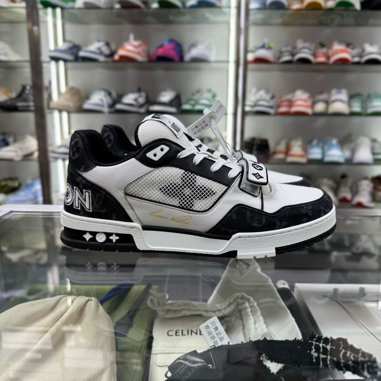 Louis Vuitton louis vuitton lv trainer black and white sneakers Size US 11 / EU 44 - 2 Thumbnail