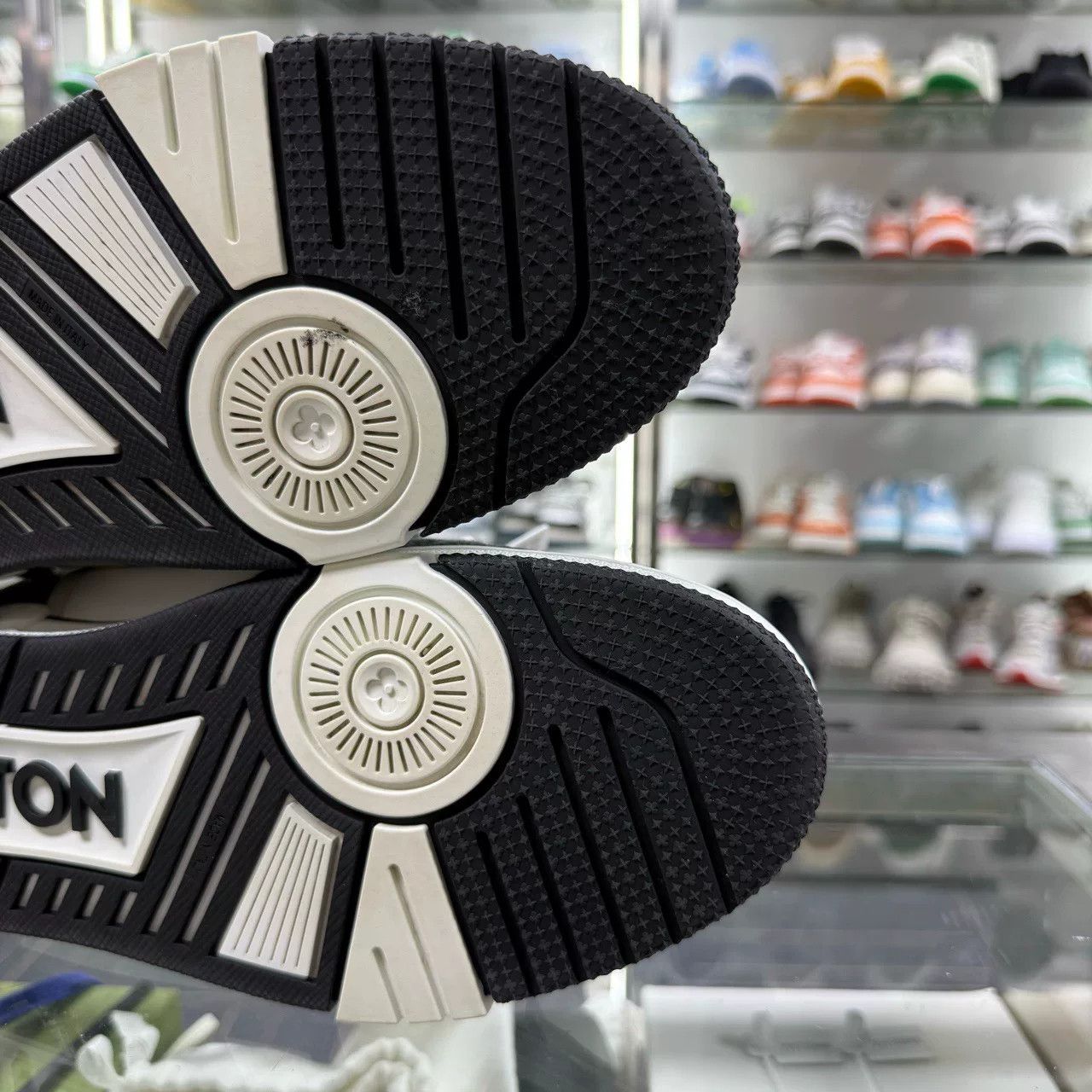 Louis Vuitton louis vuitton lv trainer black and white sneakers Size US 11 / EU 44 - 9 Thumbnail