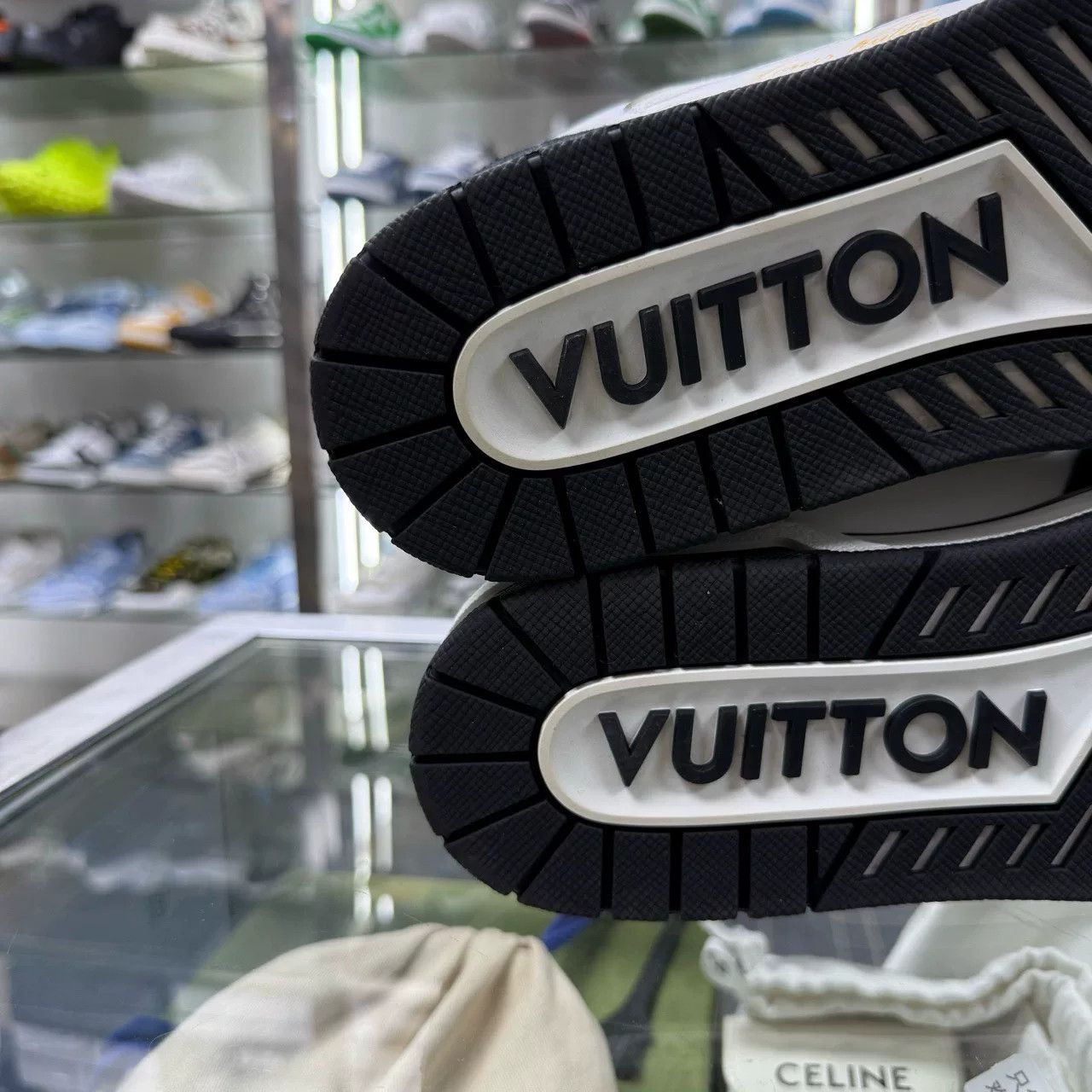 Louis Vuitton louis vuitton lv trainer black and white sneakers Size US 11 / EU 44 - 8 Thumbnail