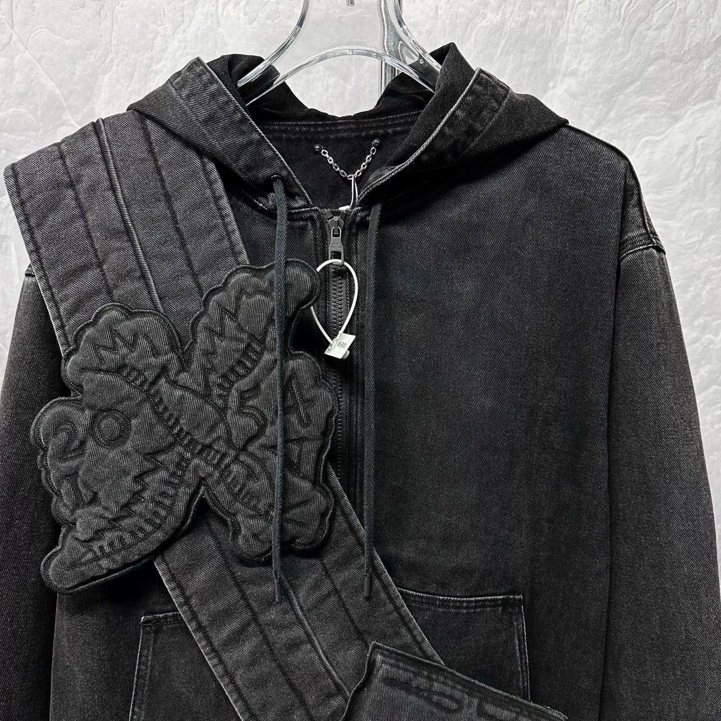 Louis Vuitton louis vuitton embossed hooded denim jacket Size US L / EU 52-54 / 3 - 3 Thumbnail