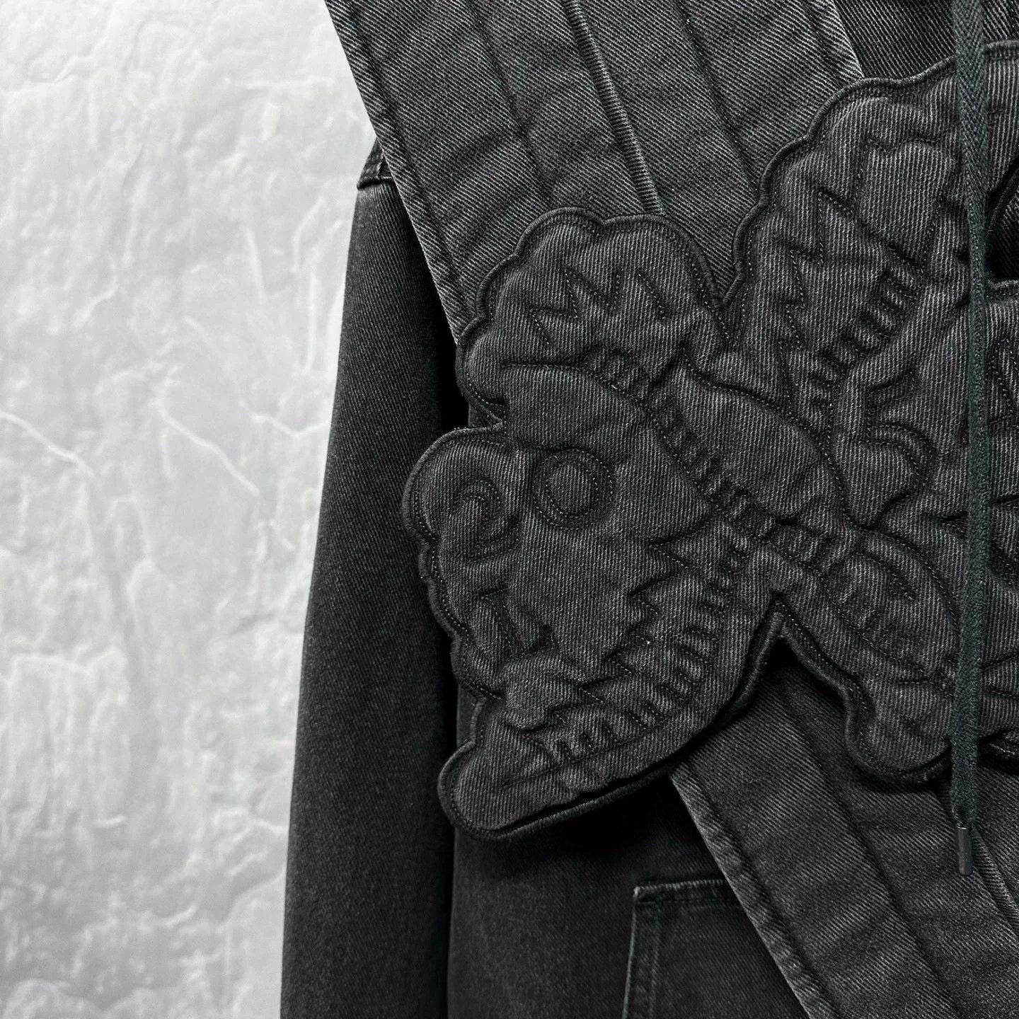 Louis Vuitton louis vuitton embossed hooded denim jacket Size US L / EU 52-54 / 3 - 4 Thumbnail