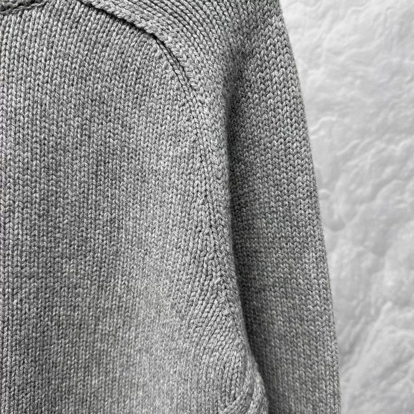 Gucci grey gucci logo wool sweater size small Size S / US 4 / IT 40 - 4 Thumbnail