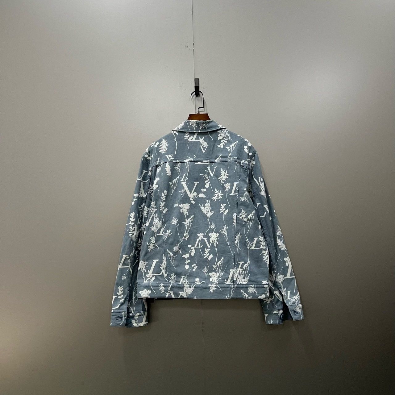Louis Vuitton louis vuitton denim jacket with floral print Size US L / EU 52-54 / 3 - 2 Thumbnail