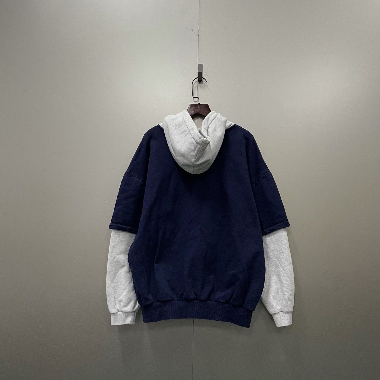 Celine celine hooded sweatshirt with layering design Size XS / US 0-2 / IT 36-38 - 2 Thumbnail