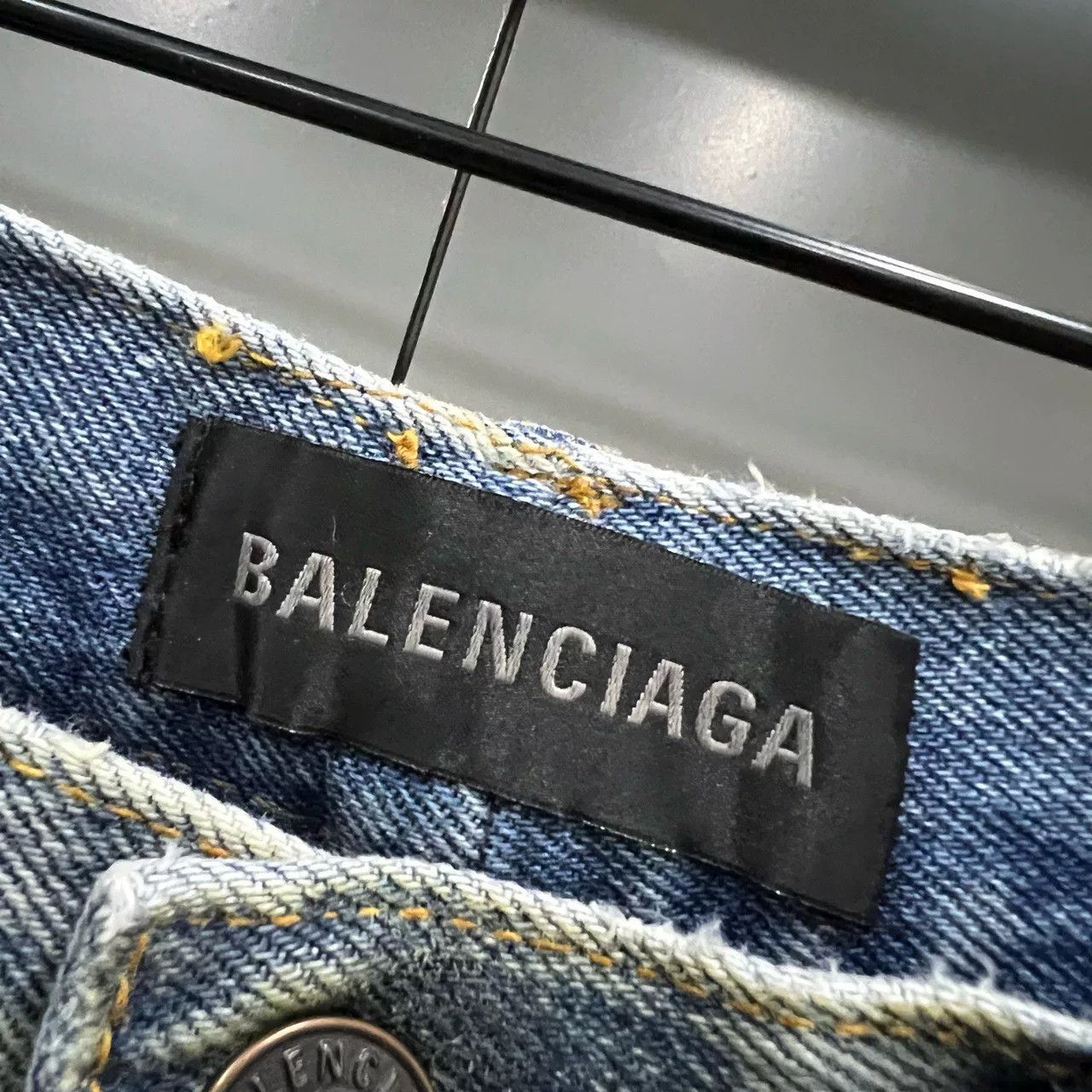 Balenciaga Balenciaga Vintage Blue Distressed Jeans Size 32 Size US 32 / EU 48 - 4 Thumbnail