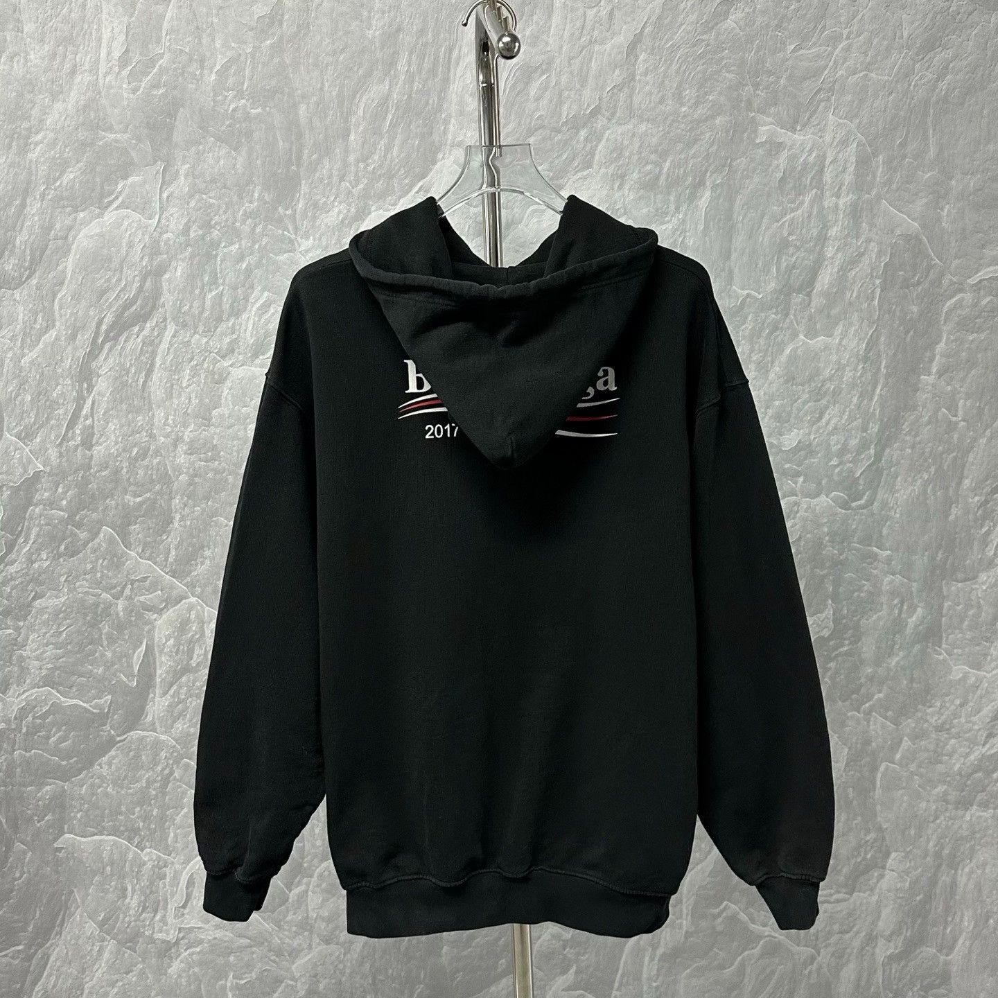 Balenciaga balenciaga black hoodie with logo print Size US L / EU 52-54 / 3 - 4 Thumbnail