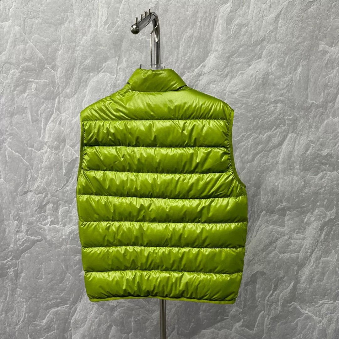 Moncler new moncler avocado green down vest Size US M / EU 48-50 / 2 - 2 Thumbnail
