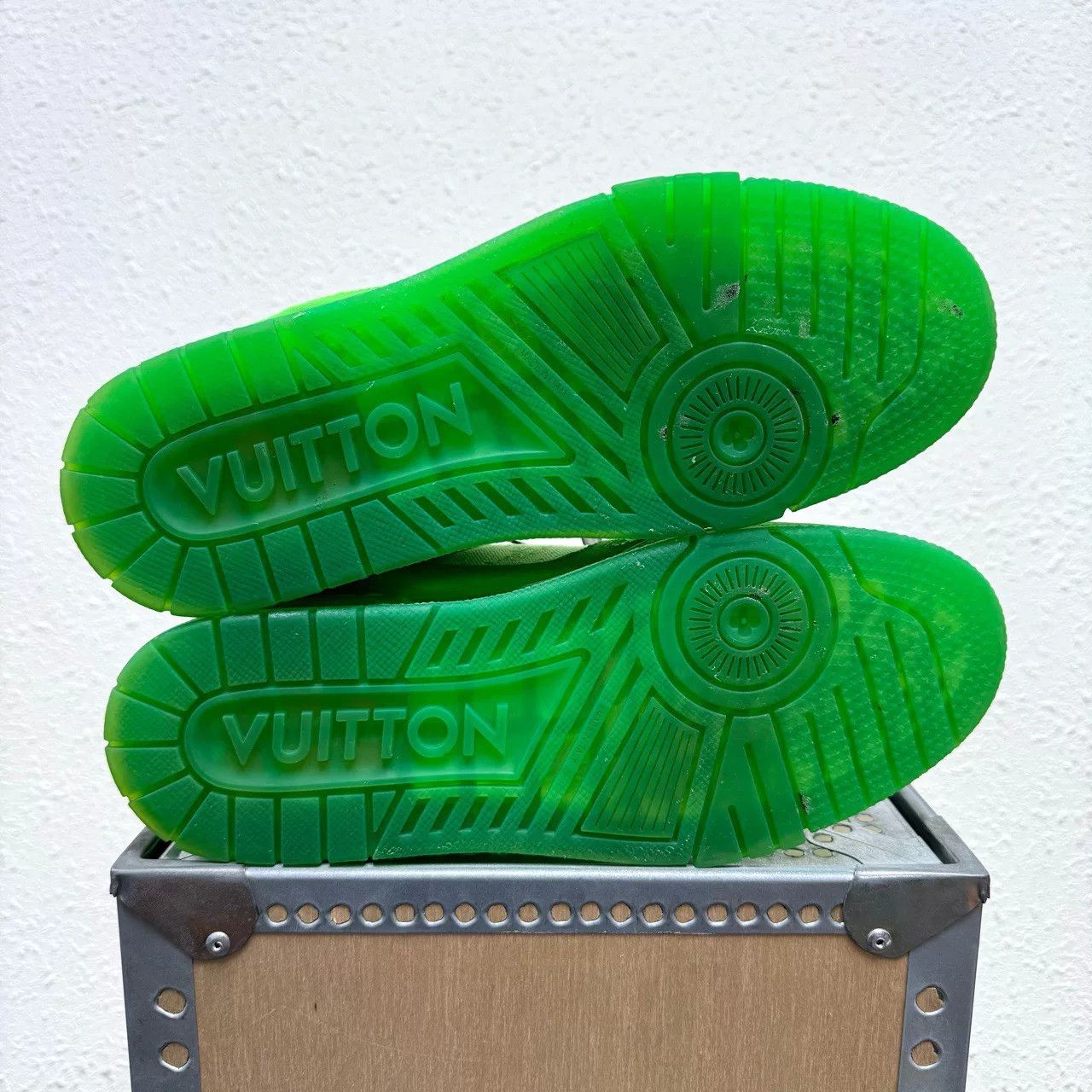 Louis Vuitton lv trainer bright green sneakers size 7 Size US 7 / EU 40 - 6 Thumbnail