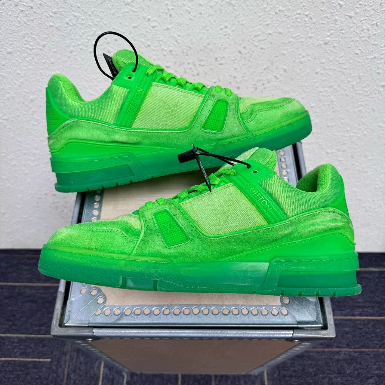 Louis Vuitton lv trainer bright green sneakers size 7 Size US 7 / EU 40 - 5 Thumbnail