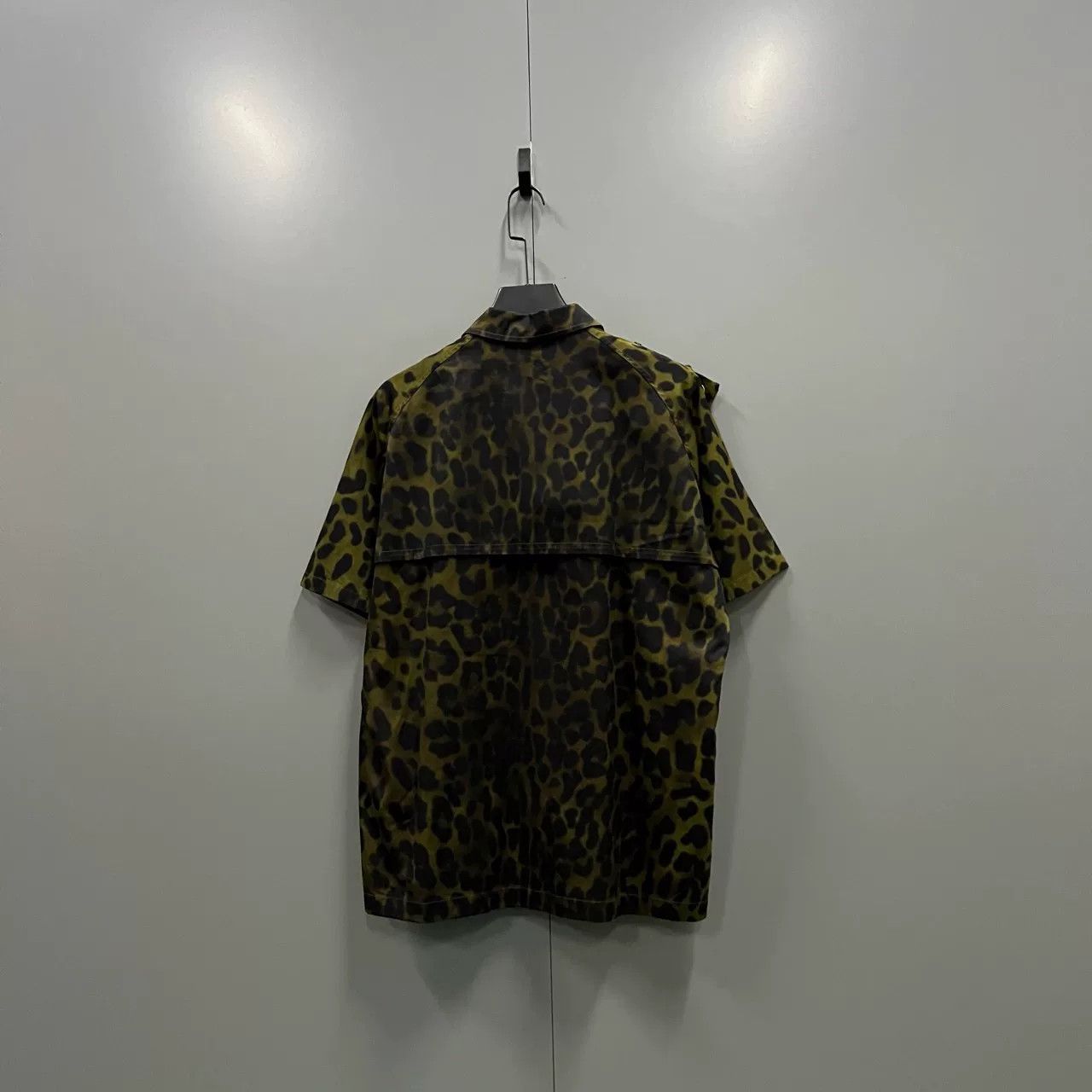 Burberry burberry leopard print short sleeve shirt Size US M / EU 48-50 / 2 - 2 Thumbnail