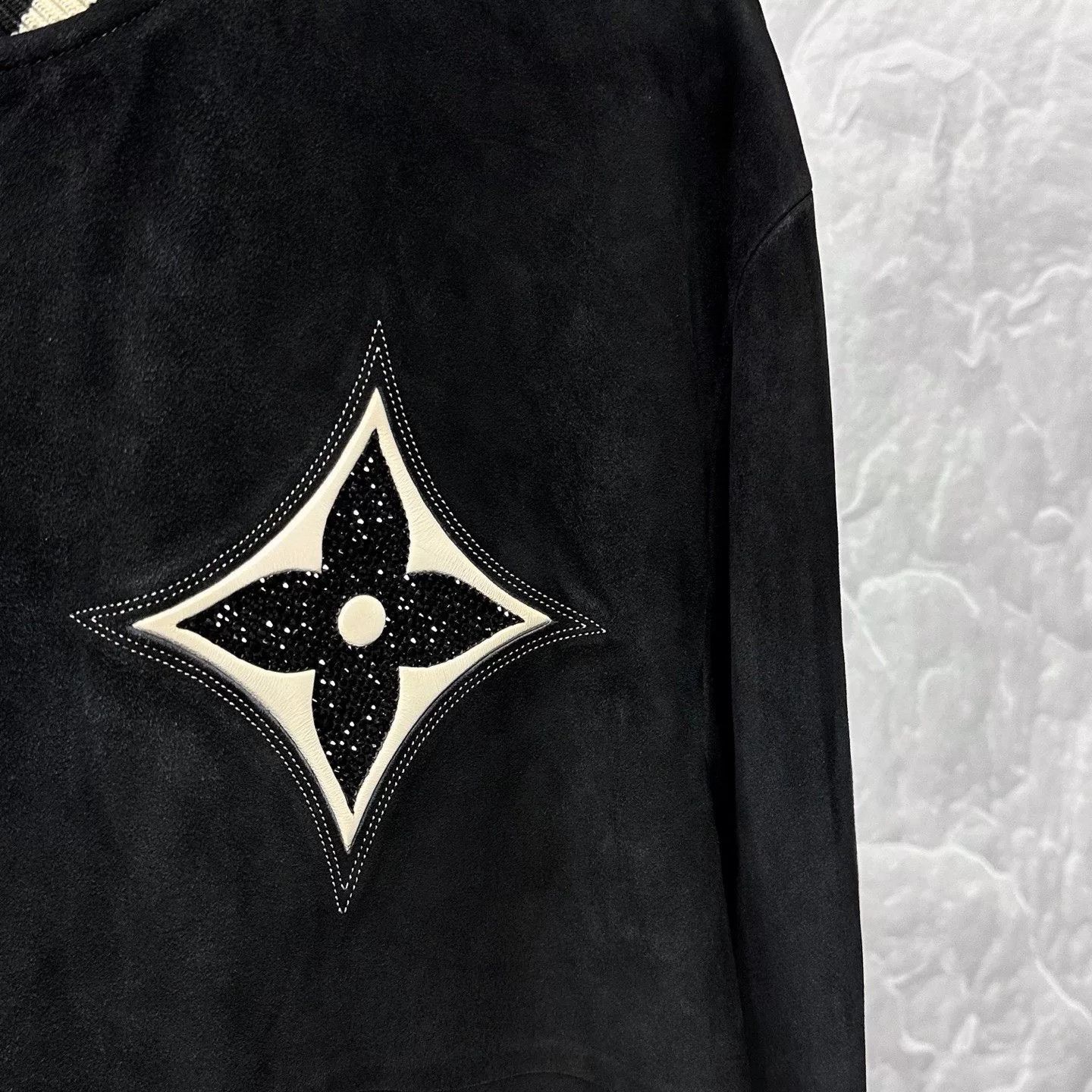 Louis Vuitton louis vuitton fw24 rhinestone baseball jacket Size US L / EU 52-54 / 3 - 4 Thumbnail