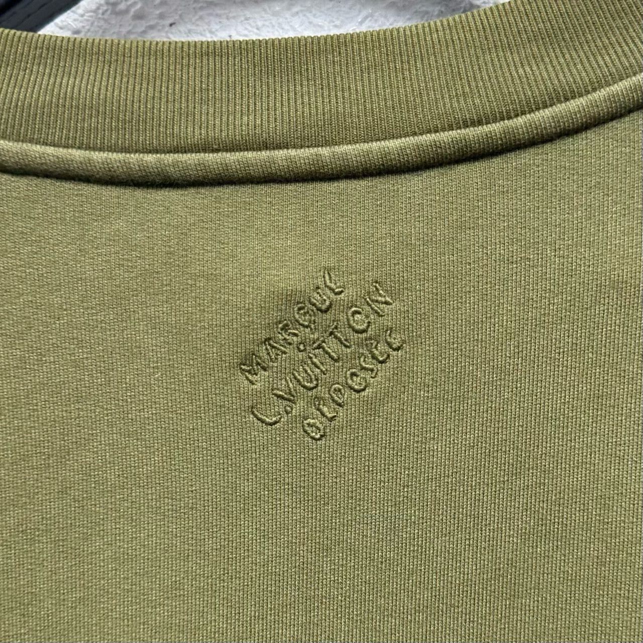 Louis Vuitton louis vuitton collaboration sweatshirt in olive green Size US L / EU 52-54 / 3 - 5 Thumbnail