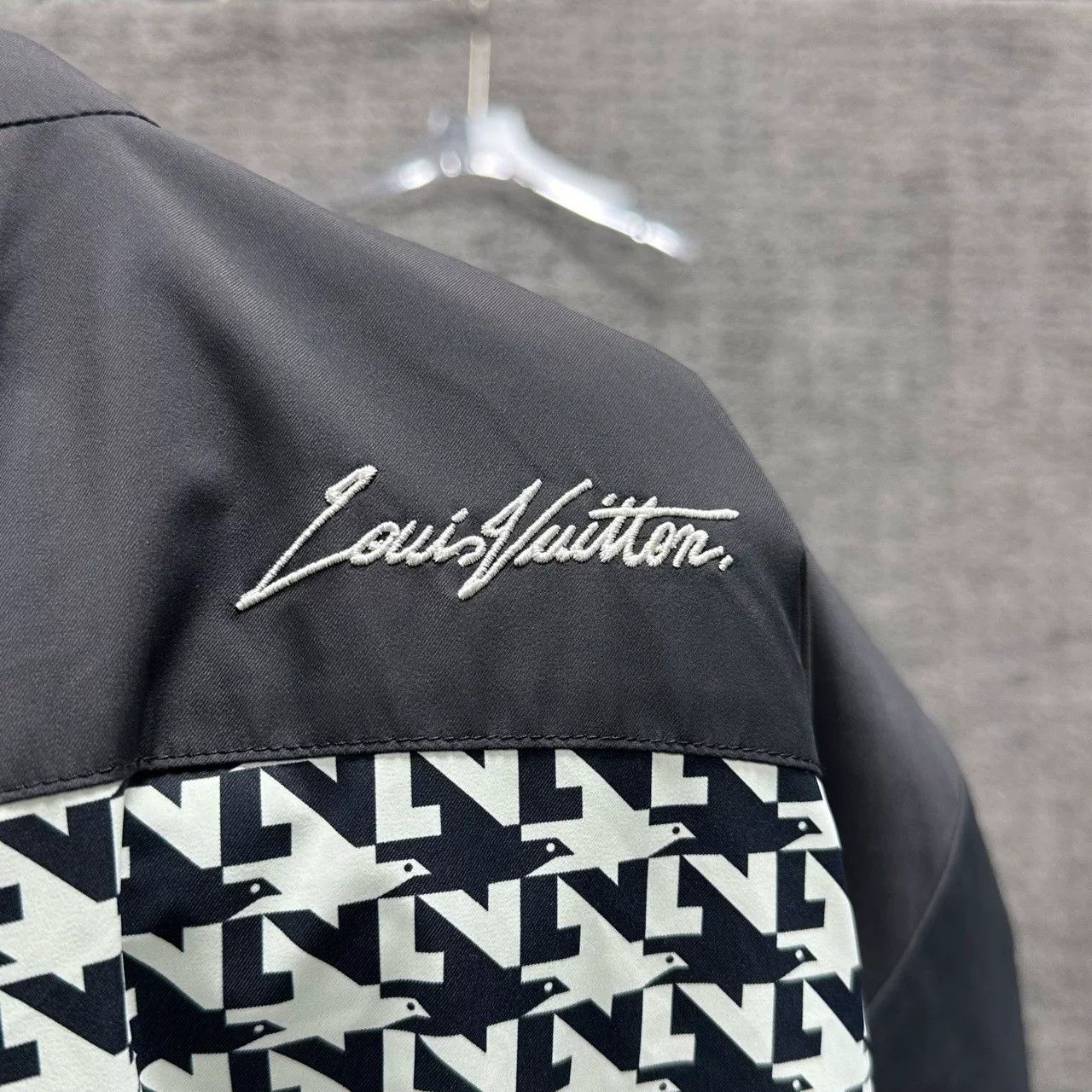 Louis Vuitton louis vuitton houndstooth zip-up jacket Size US L / EU 52-54 / 3 - 3 Thumbnail