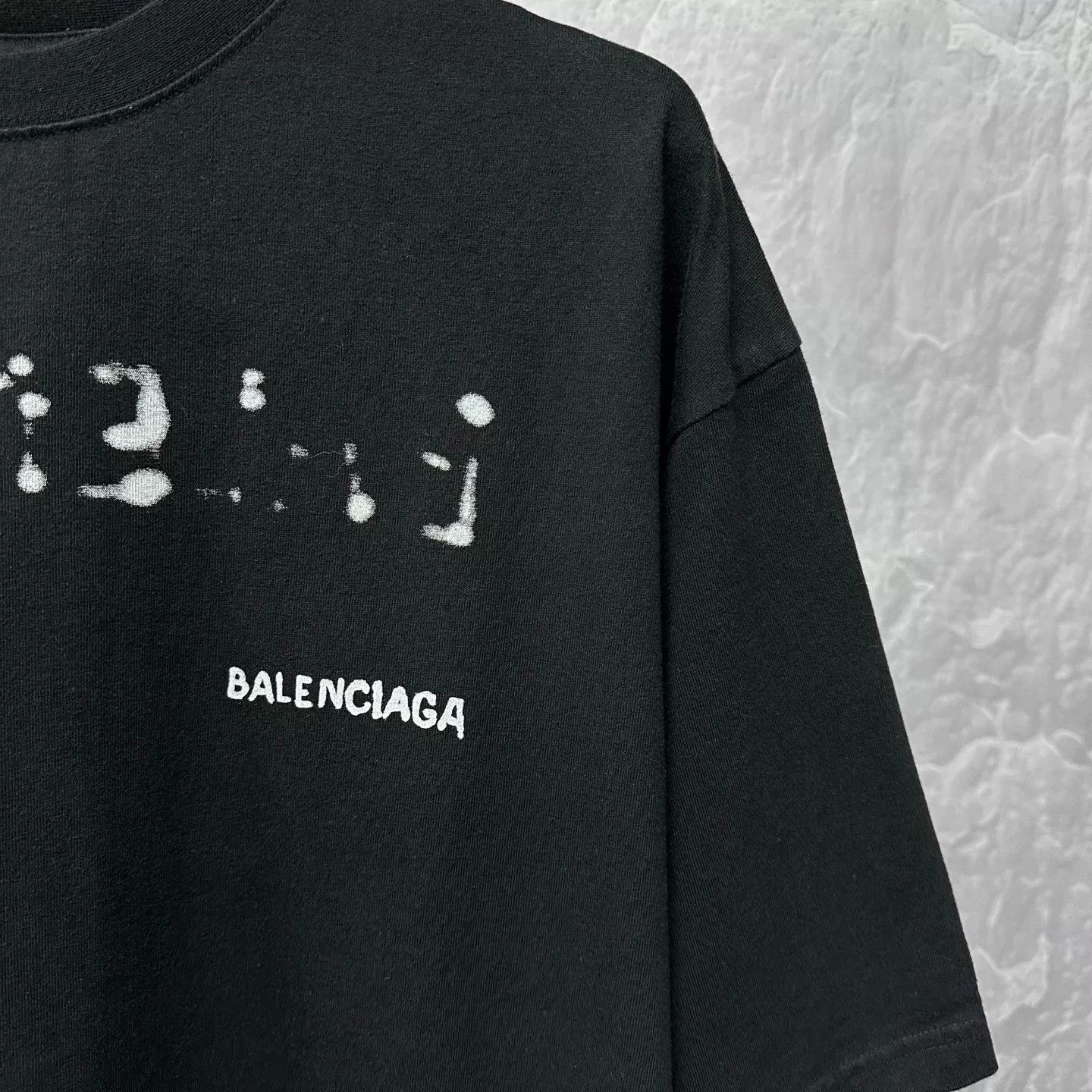 Balenciaga balenciaga black blurred logo short sleeve t-shirt Size US L / EU 52-54 / 3 - 3 Thumbnail