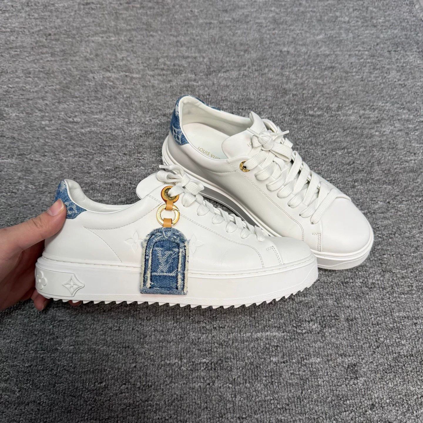 Louis Vuitton louis vuitton time out white sneakers size 39 Size US 8 / IT 38 - 3 Thumbnail