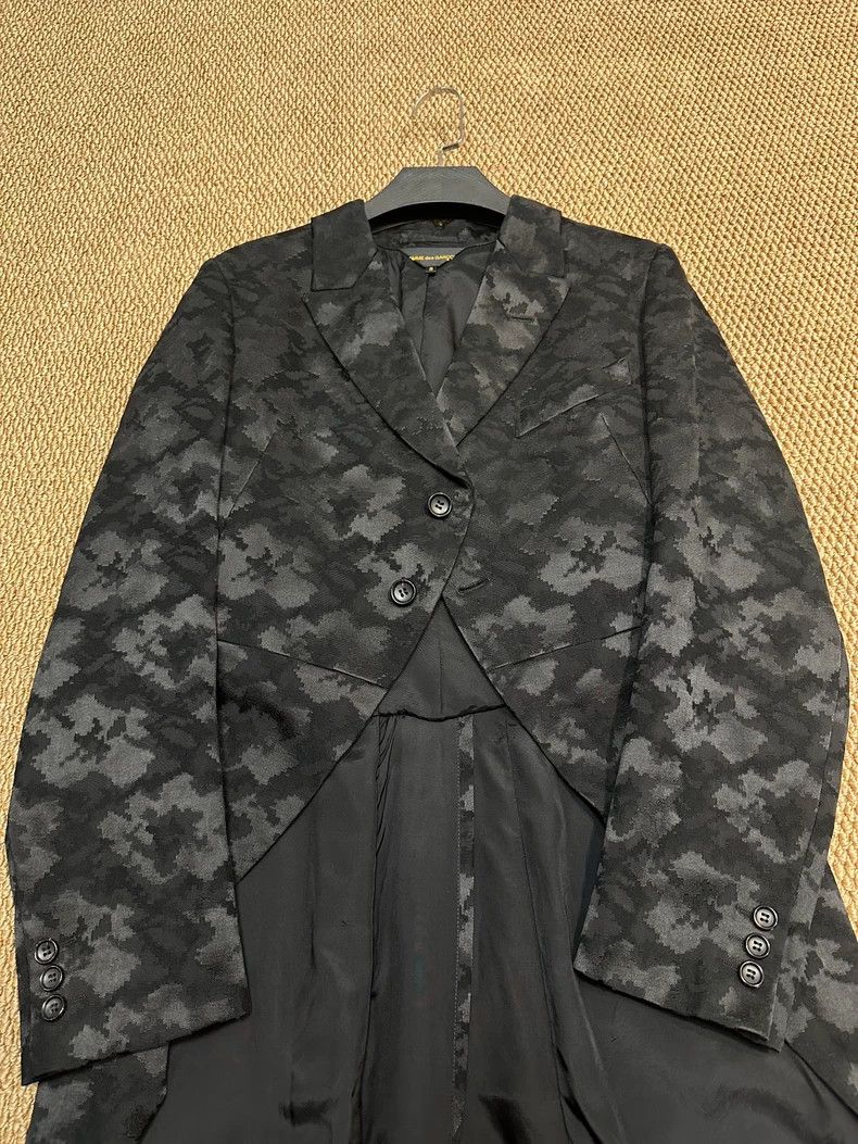 Comme des Garcons Comme des Garçons AD2013 Embroidered Coat Size US S / EU 44-46 / 1 - 4 Thumbnail