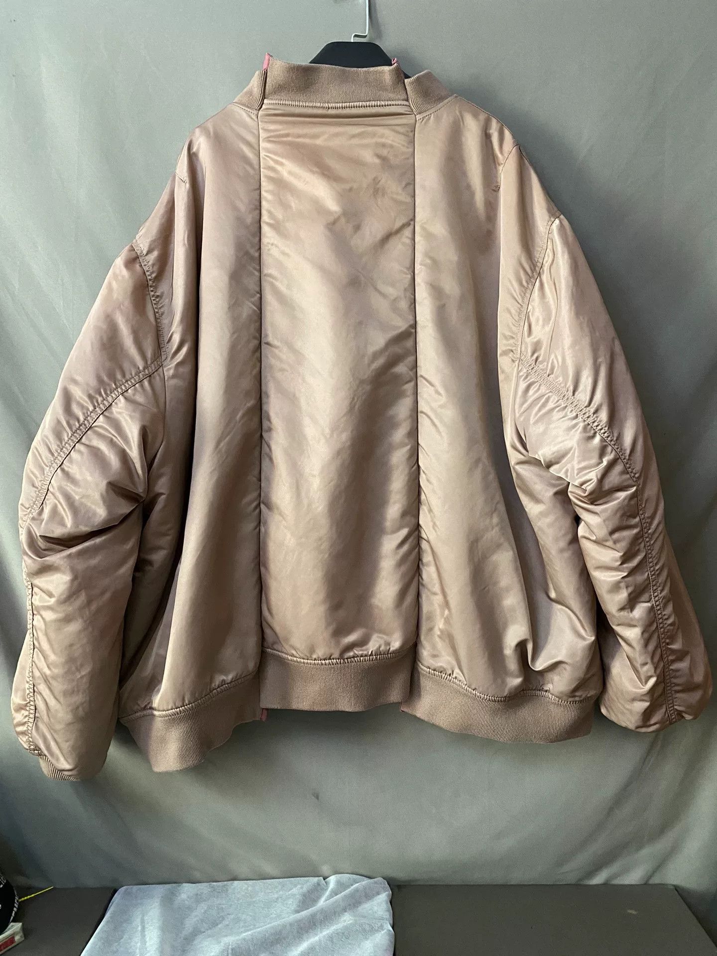 Vetements vetements reversible bomber jacket in beige color Size US S / EU 44-46 / 1 - 3 Thumbnail