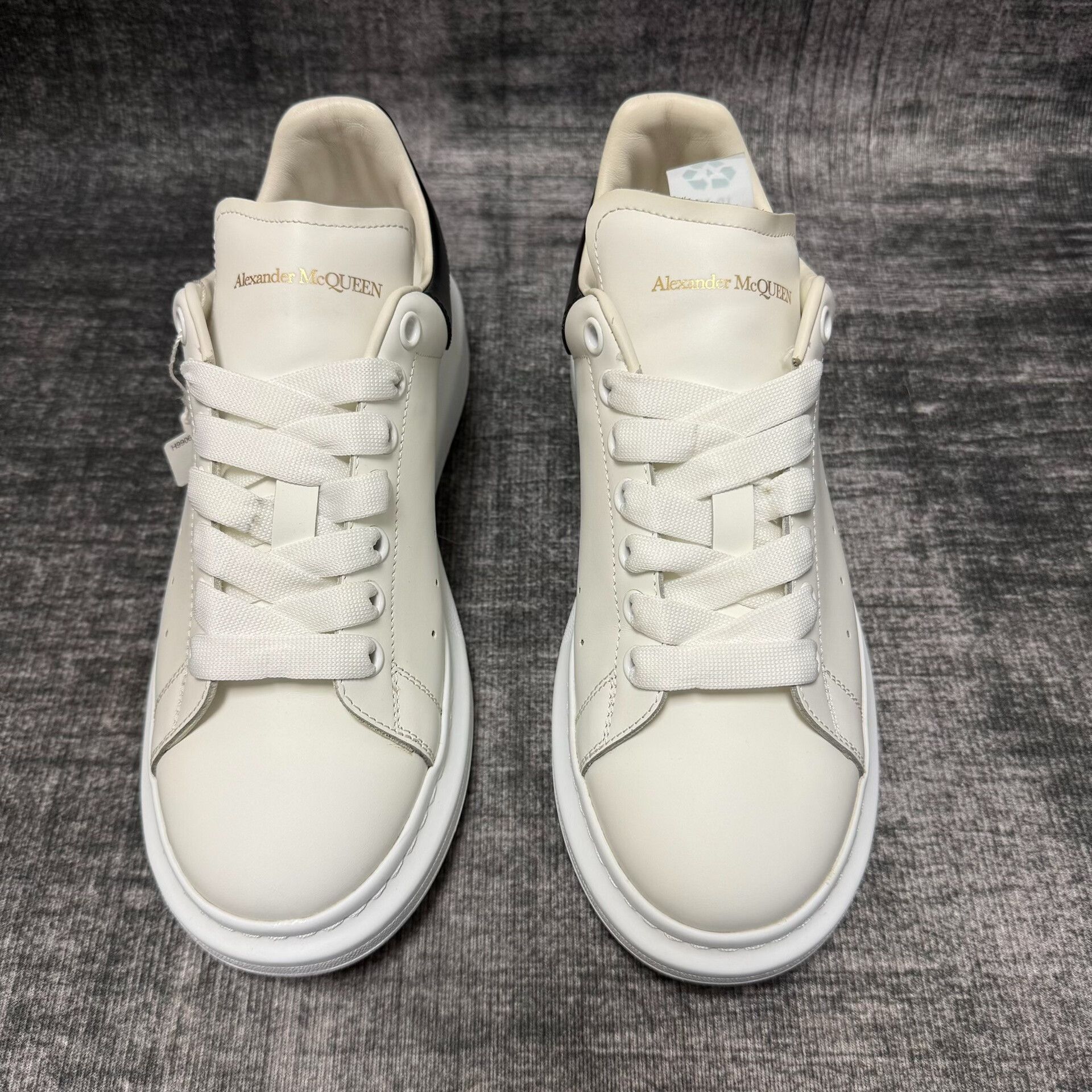 Alexander McQueen Alexander McQueen Oversized Sneaker in Black and White Size US 9 / EU 42 - 2 Thumbnail