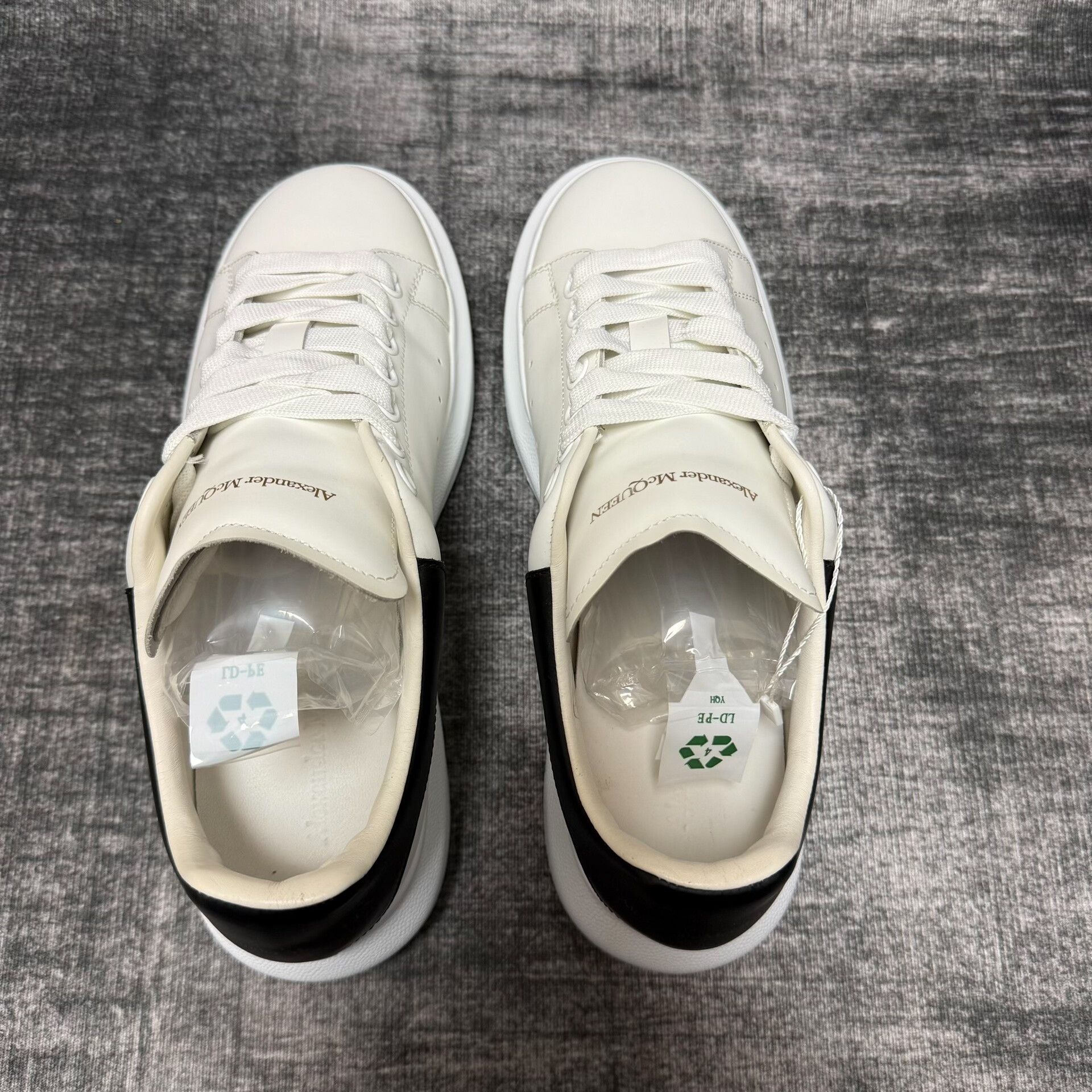 Alexander McQueen Alexander McQueen Oversized Sneaker in Black and White Size US 9 / EU 42 - 5 Thumbnail