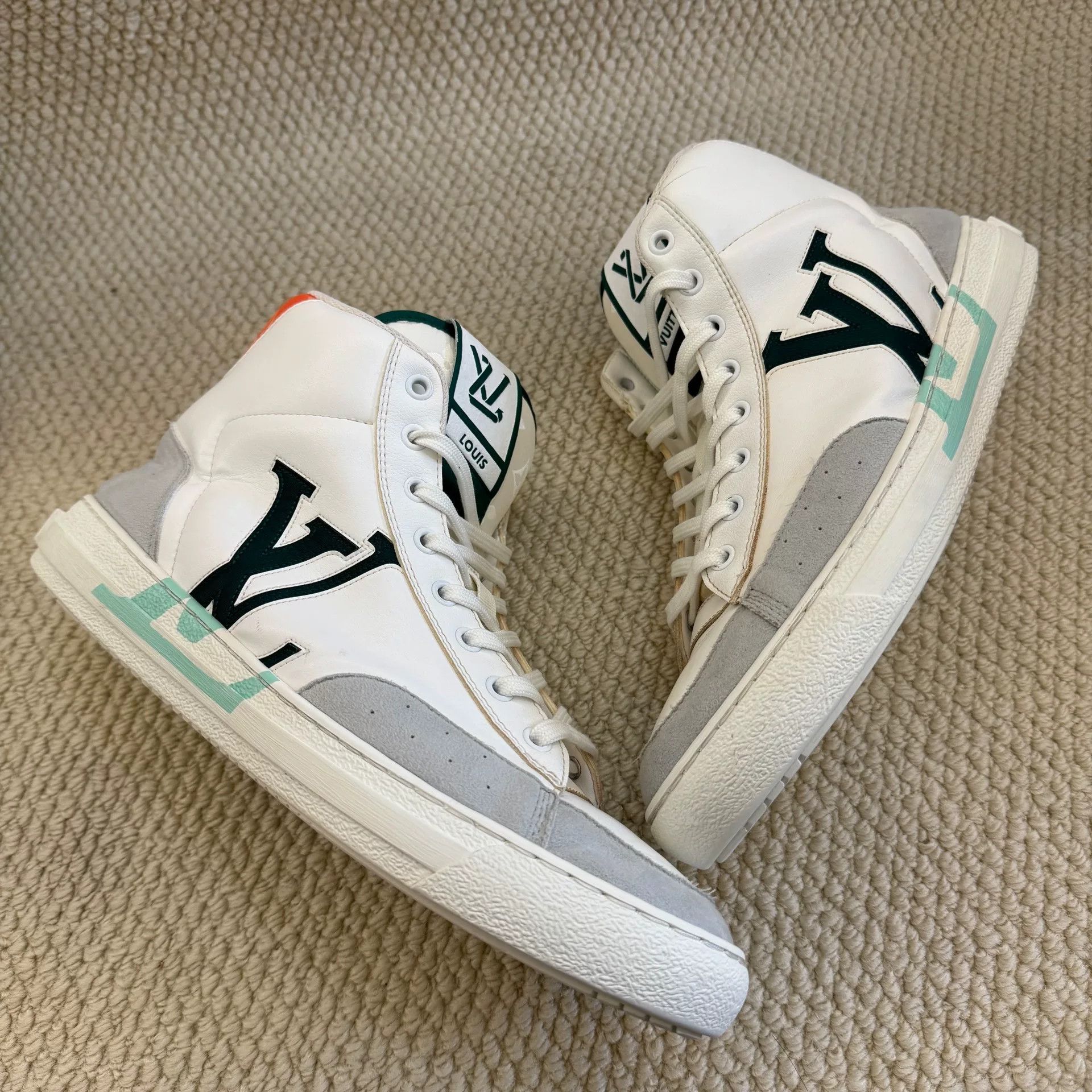 Louis Vuitton louis vuitton high-top logo sneakers for men Size US 9 / EU 42 - 8 Thumbnail