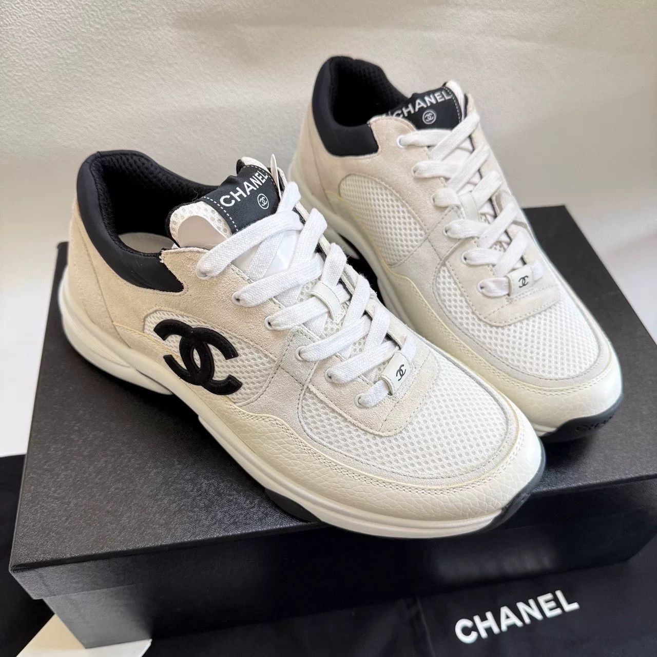 Chanel chanel black and white low-top sneakers Size US 9 / EU 42 - 4 Thumbnail