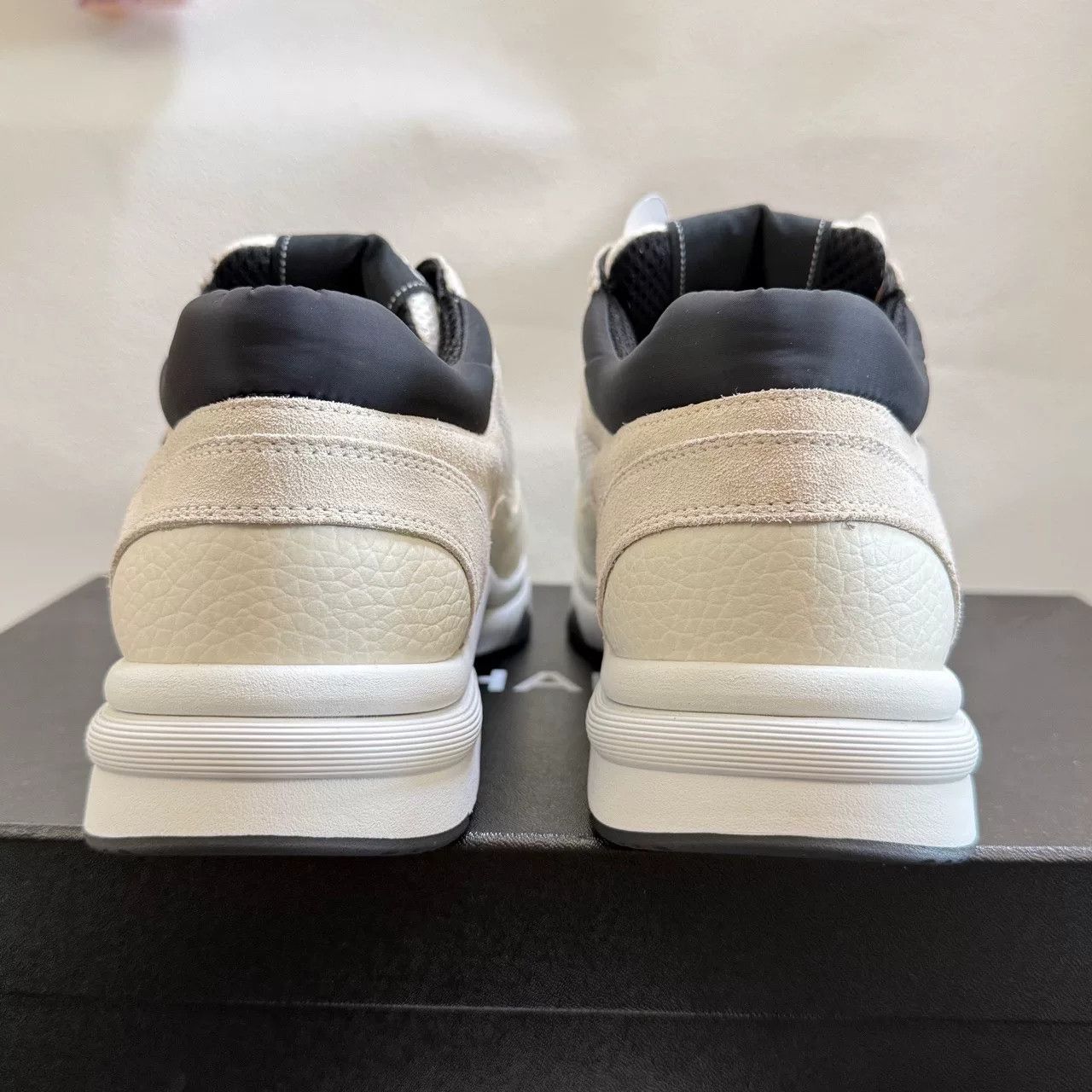 Chanel chanel black and white low-top sneakers Size US 9 / EU 42 - 5 Thumbnail