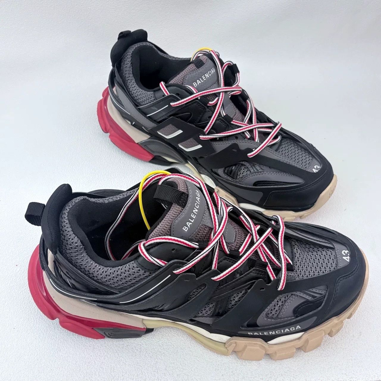 Balenciaga balenciaga men's track shoes black red color Size US 10 / EU 43 - 4 Thumbnail