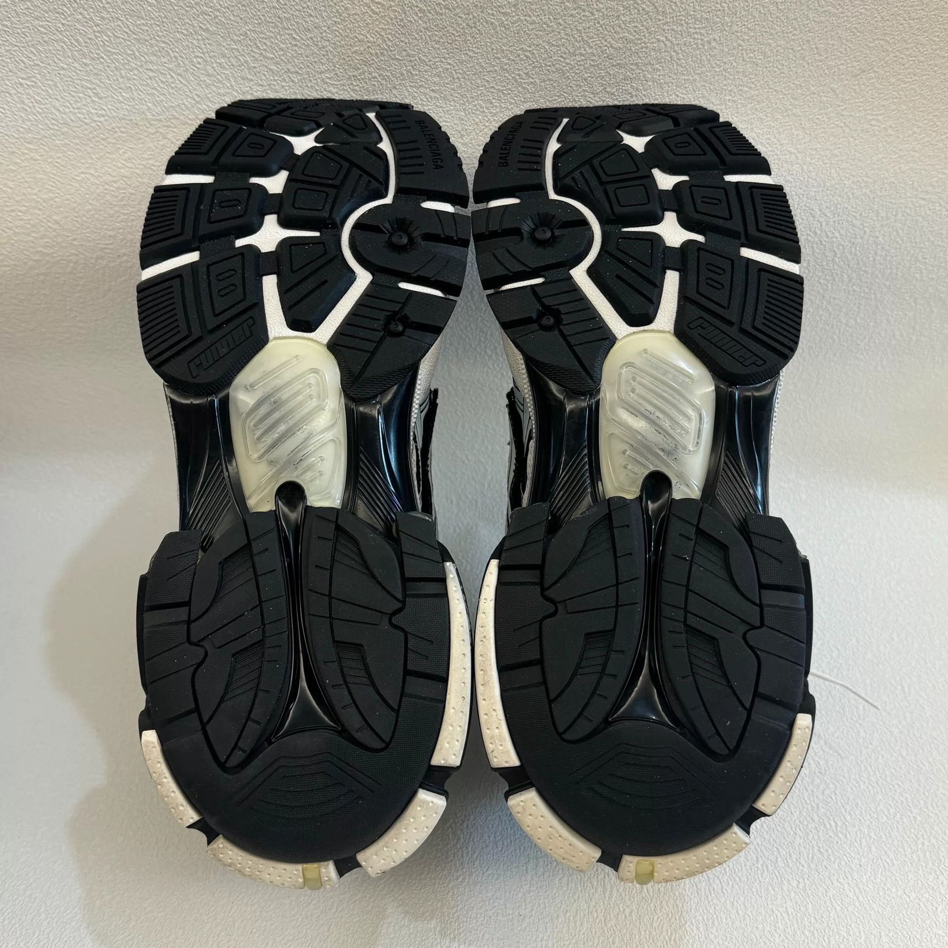 Balenciaga balenciaga runner black and white sneakers Size US 7.5 / EU 40-41 - 7 Thumbnail