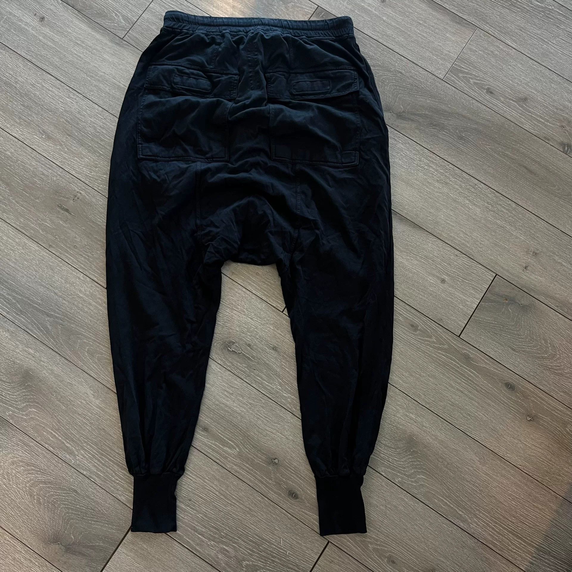 Rick Owens rick owens black low-crotch pants with drop-crotch Size US 32 / EU 48 - 2 Thumbnail
