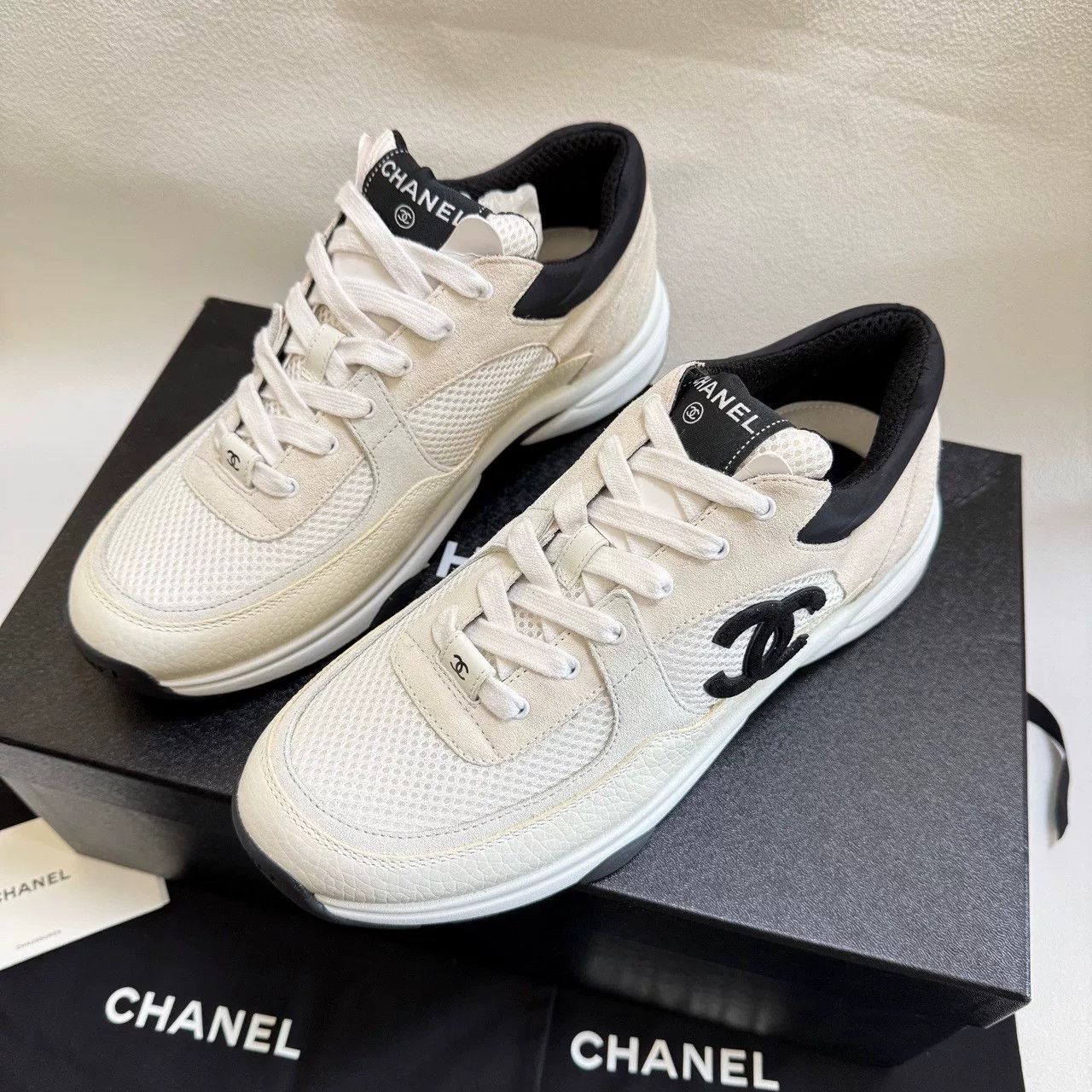 Chanel chanel black and white casual sneakers Size US 9 / EU 42 - 2 Thumbnail