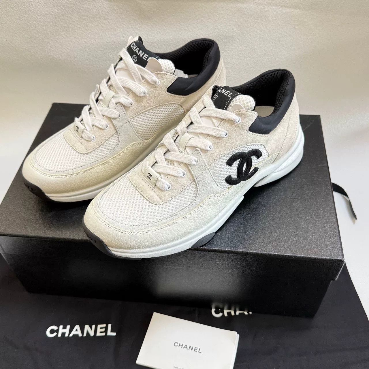 Chanel chanel black and white casual sneakers Size US 9 / EU 42 - 9 Thumbnail