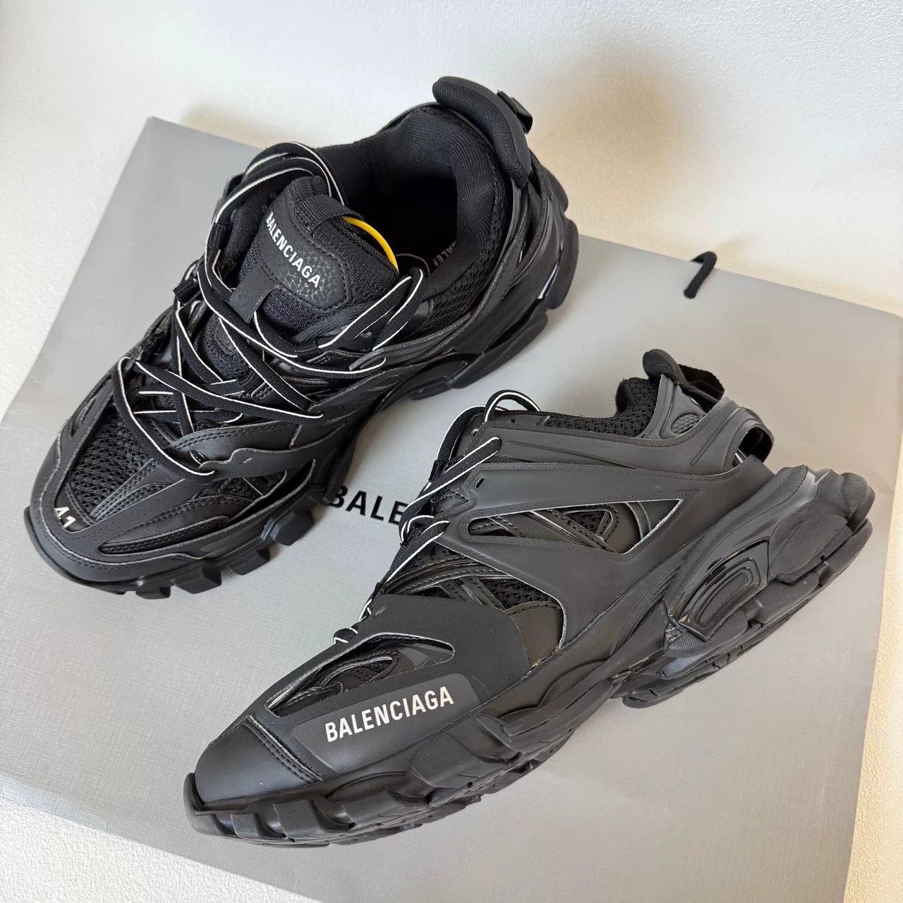 Balenciaga balenciaga track 1.0 black sneakers Size US 8 / EU 41 - 7 Thumbnail