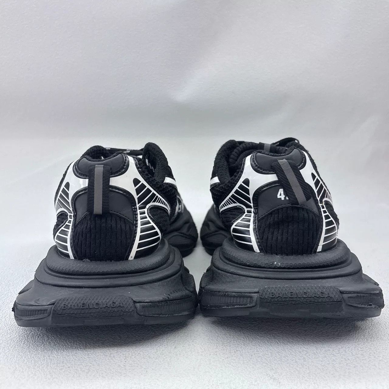 Balenciaga balenciaga 3xl thick-soled low-top sneakers Size US 9 / EU 42 - 5 Thumbnail
